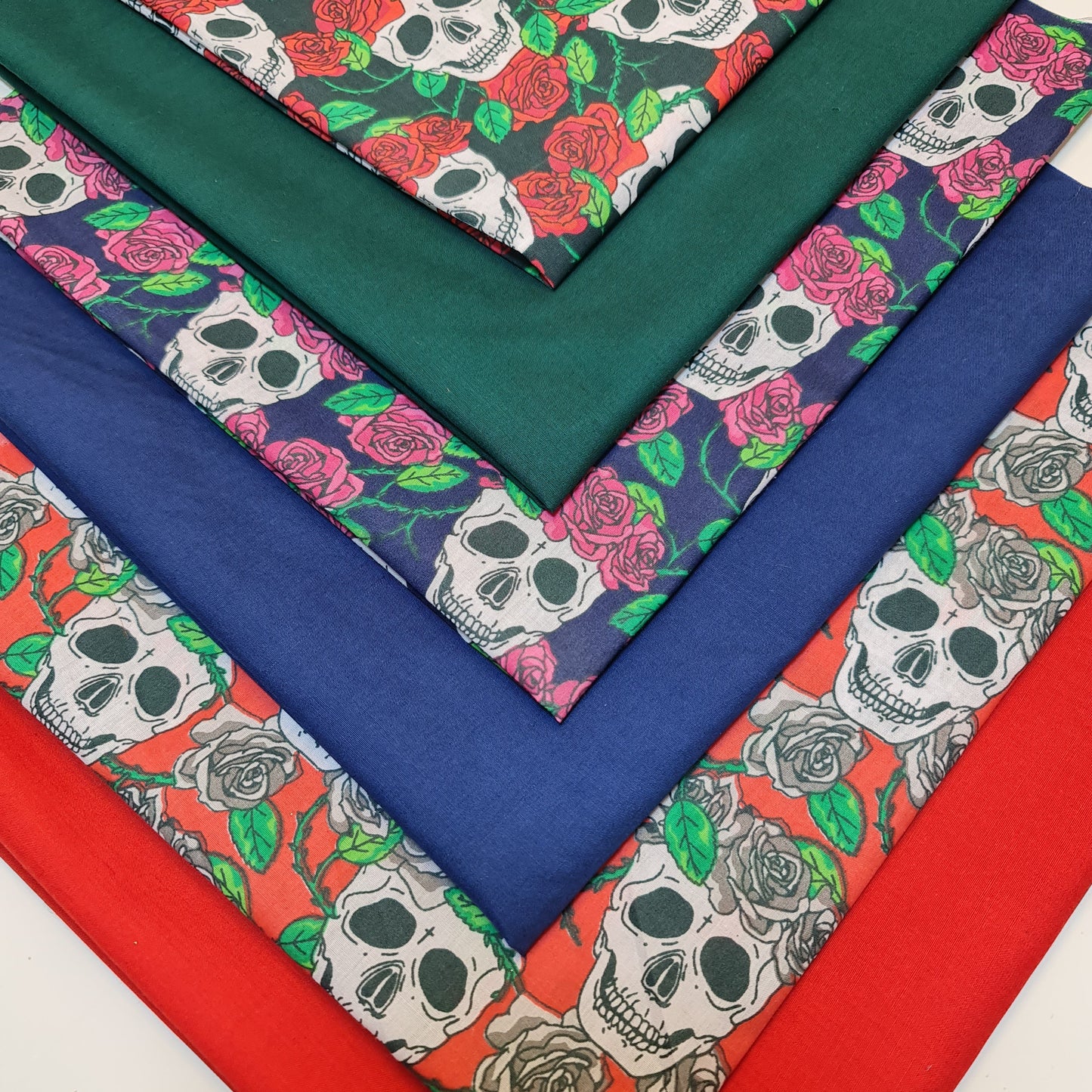 6pcs Polycotton Skulls & Roses Halloween Theme Craft 50x50cm Fat Quarters Material Patchwork, Quilting Fabric