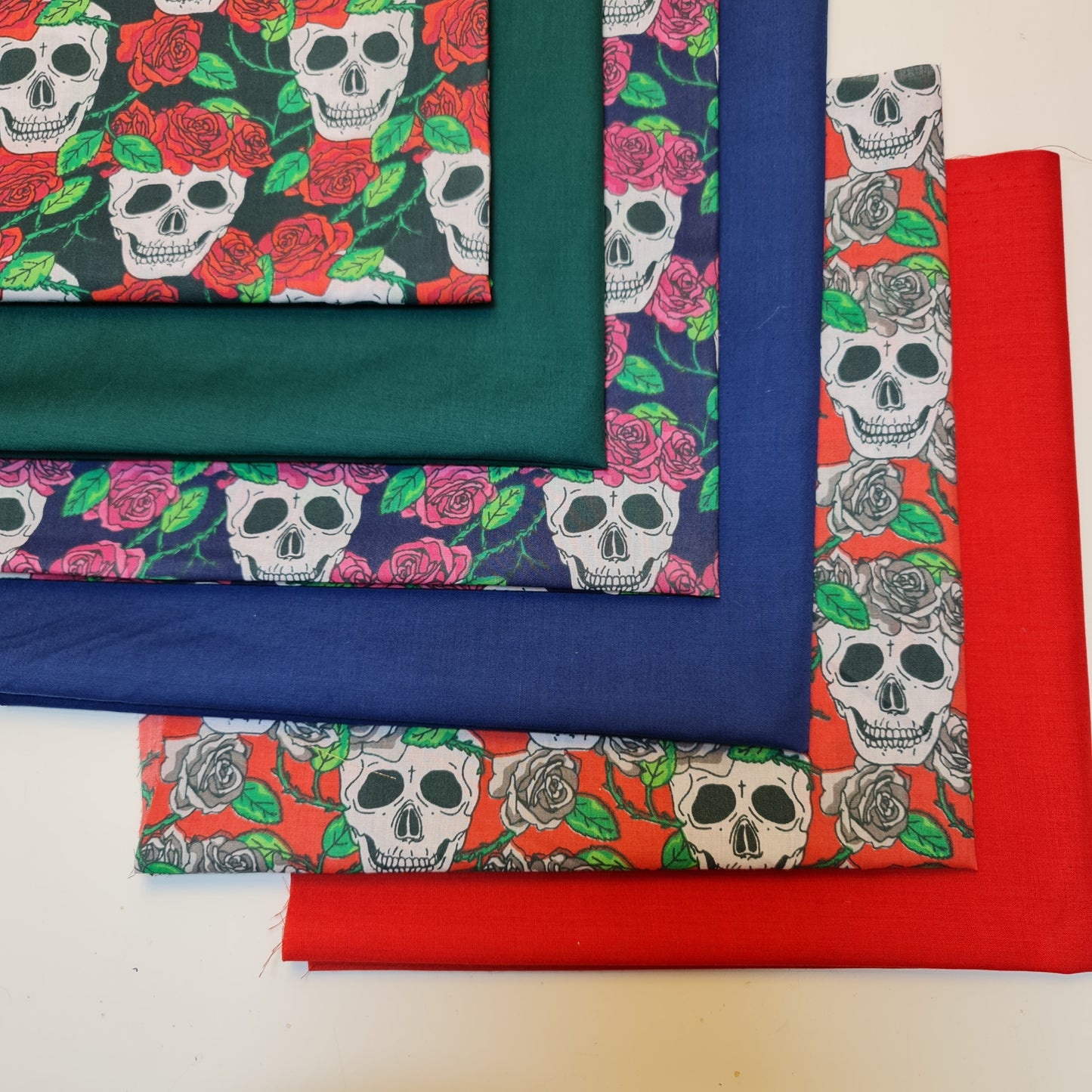 6pcs Polycotton Skulls & Roses Fat Quarters – Halloween Craft, Patchwork & Quilting Fabric 50x50cm - Textile Station