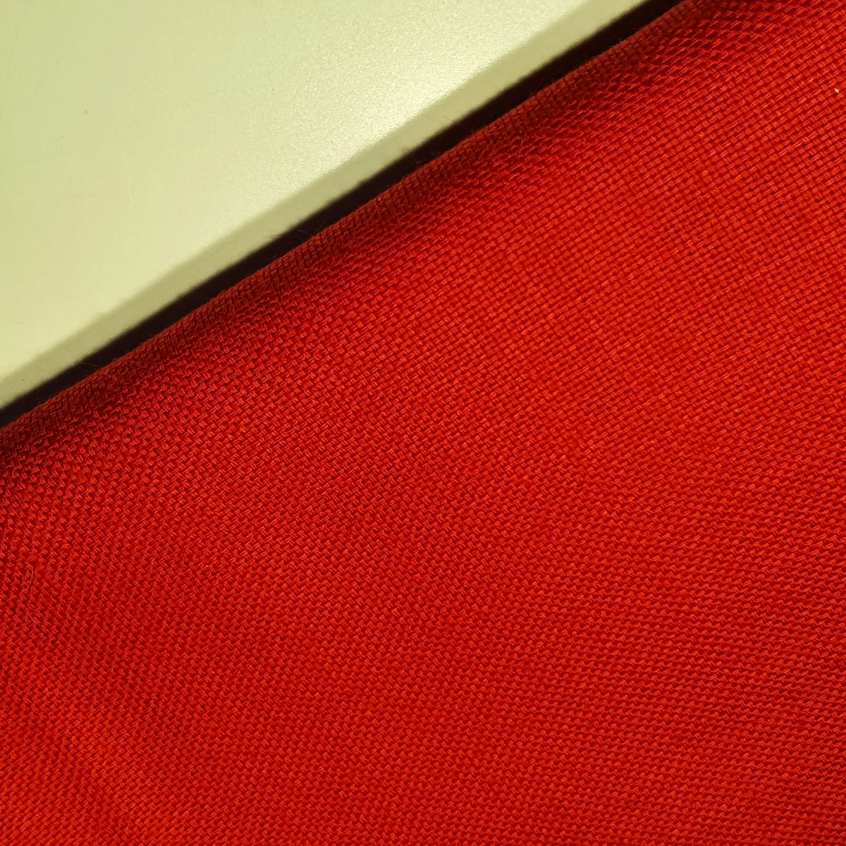 Red (V)
