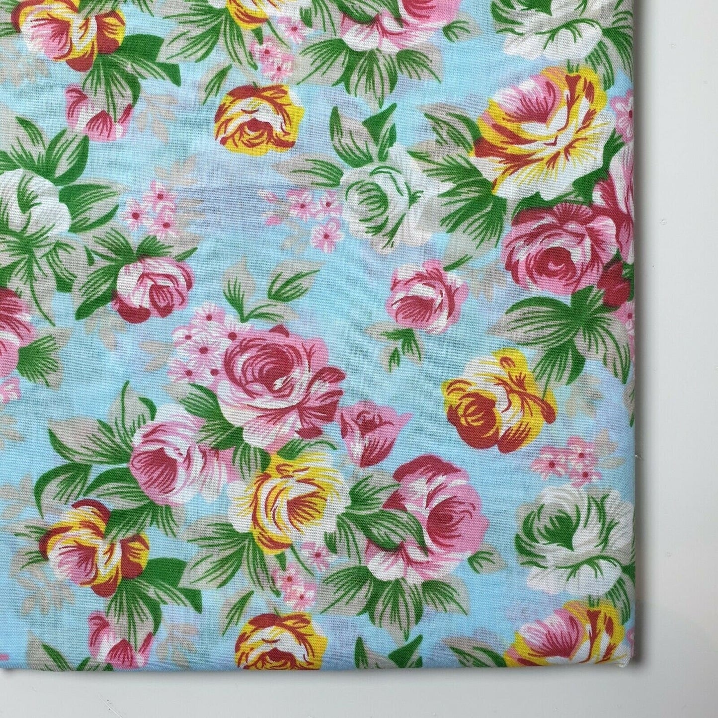 Vintage Floral Rose Polycotton Fabric – 44" Wide Craft, Dressmaking & Quilting Material by the Metre