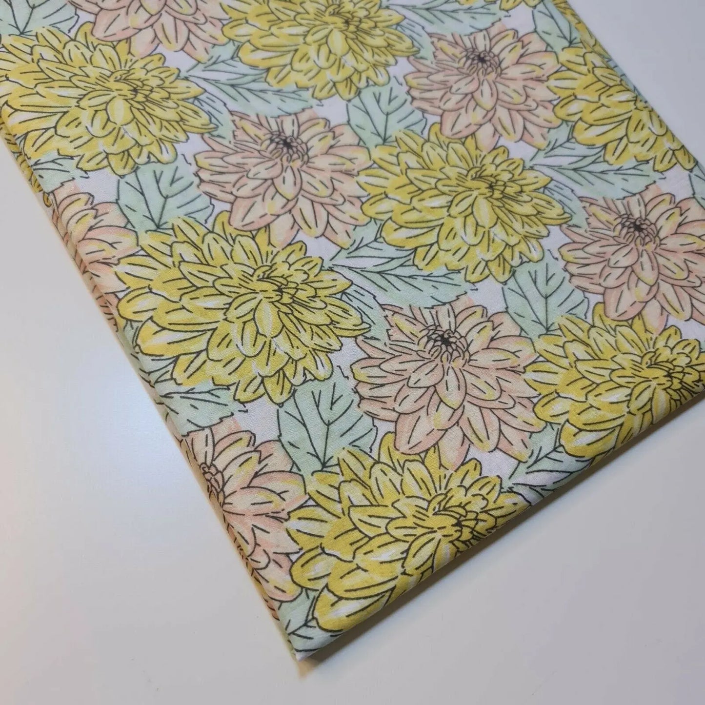 Dahlia Floral Polycotton Fabric β 112cm (44") Wide Dressmaking & Quilting Material by the Metre