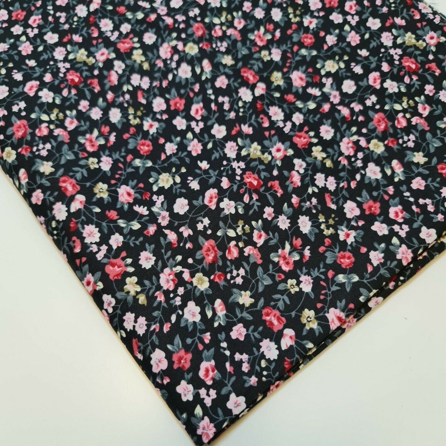 100% Cotton Poplin Ditsy Floral Fabric – 58" Wide Soft Dressmaking, Quilting & Craft Material by the Metre