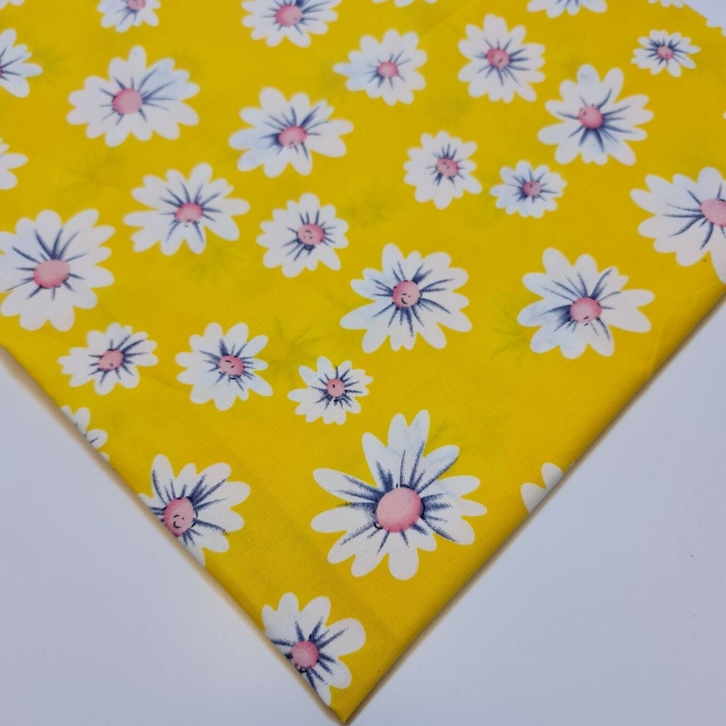 100% Cotton Poplin Daisy Flower Fabric | 58" (147cm) Wide Dressmaking, Craft & Quilting Material – Sold by the Meter