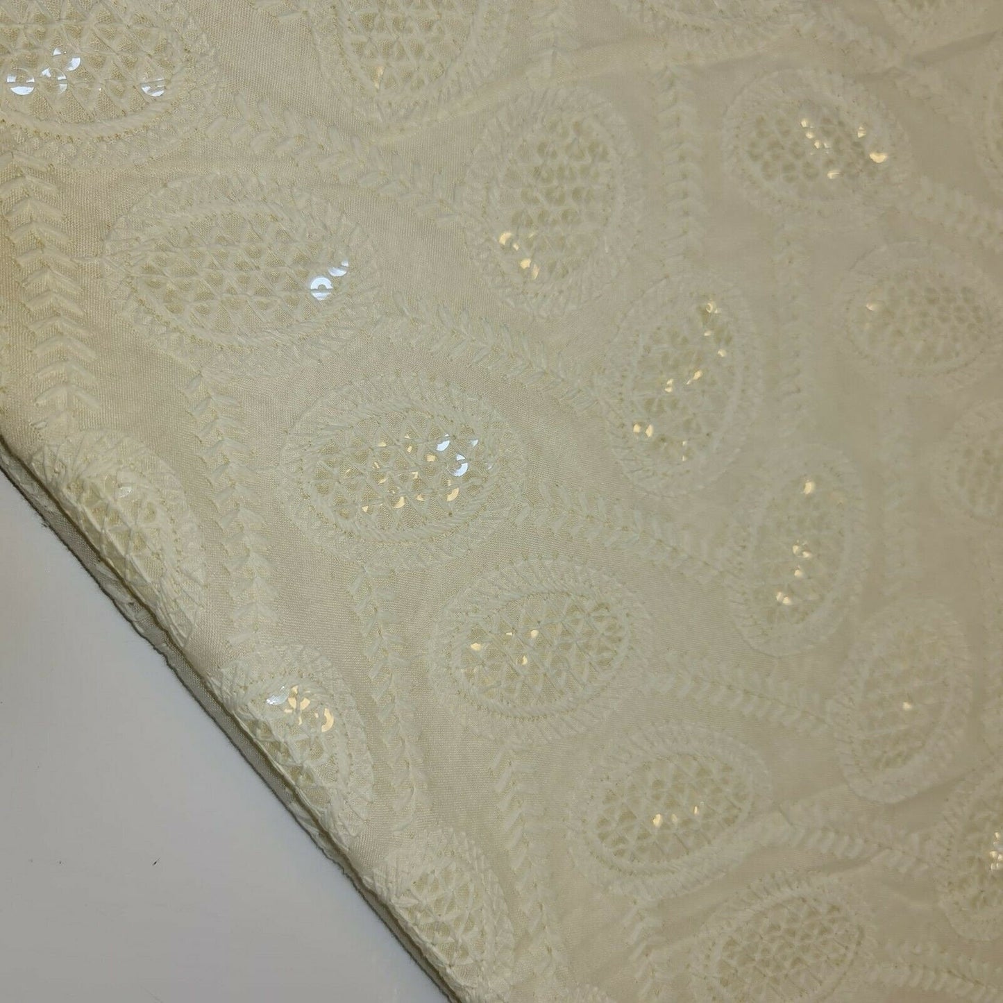 Broderie Anglaise Soft Flower Embroidery 100% Cotton Dress Craft Fabric 44" (Cream- 5)