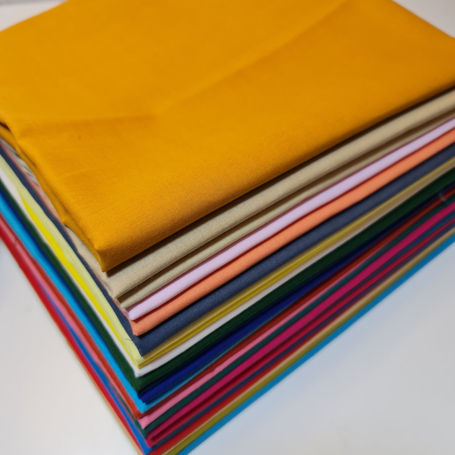 100% Cotton Voile / Rubia Cambric Mercerised Fabric – 90 cm Wide Plain Material for Dressmaking, Lining & Crafts