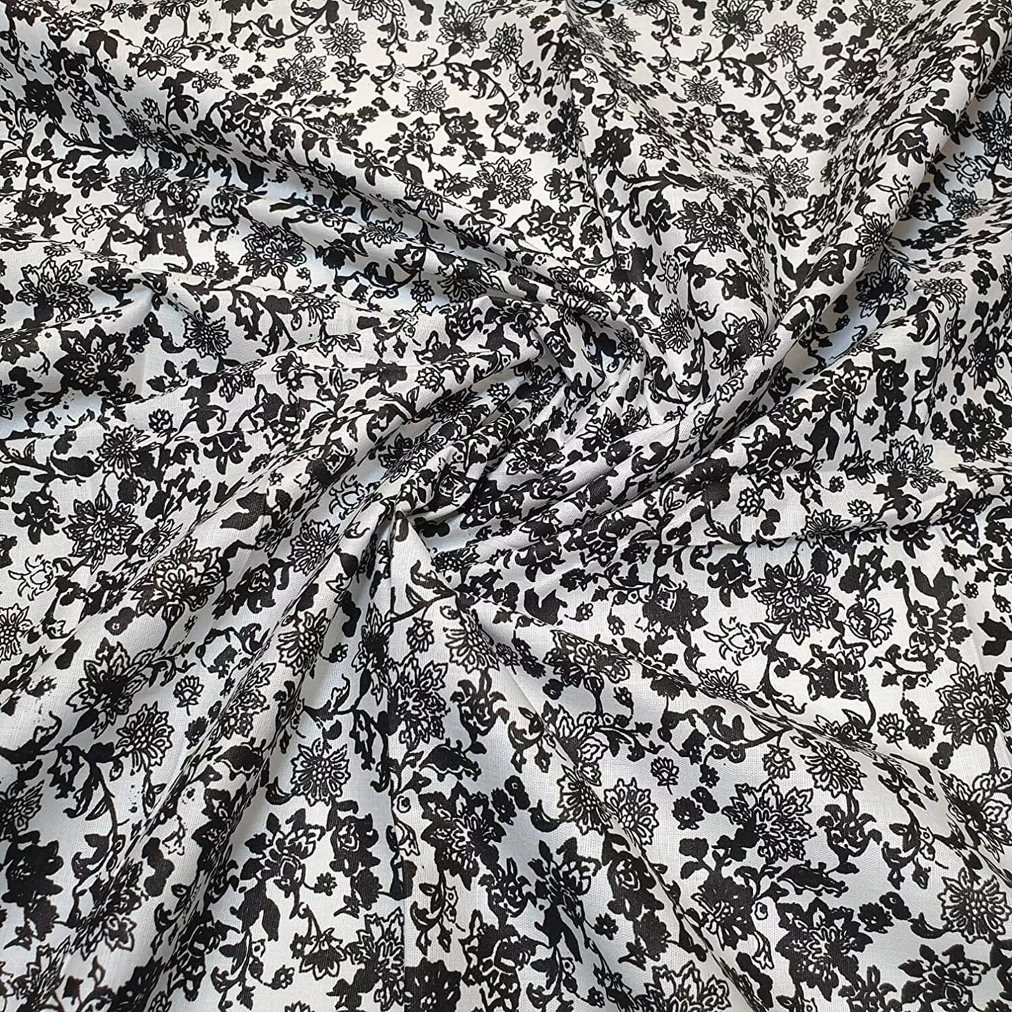 100% Cotton Leopard Ditsy Floral Print Fabric – 44" Wide for Dressmaking, Quilting & Crafts – 20 Metre Roll