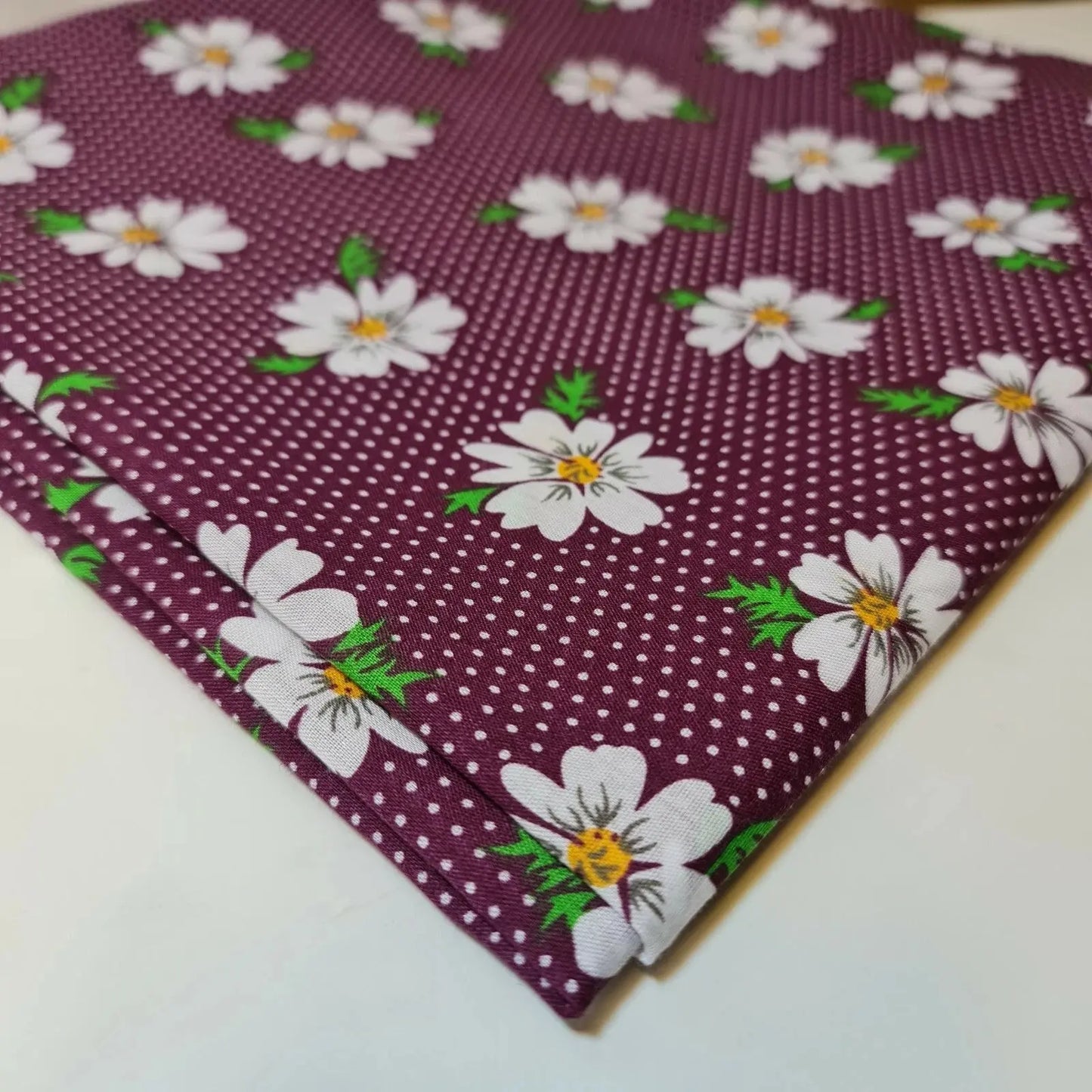 Daisy Printed Polycotton Fabric | 44" (112cm) Wide Dressmaking & Craft Material β Sold by the Metre