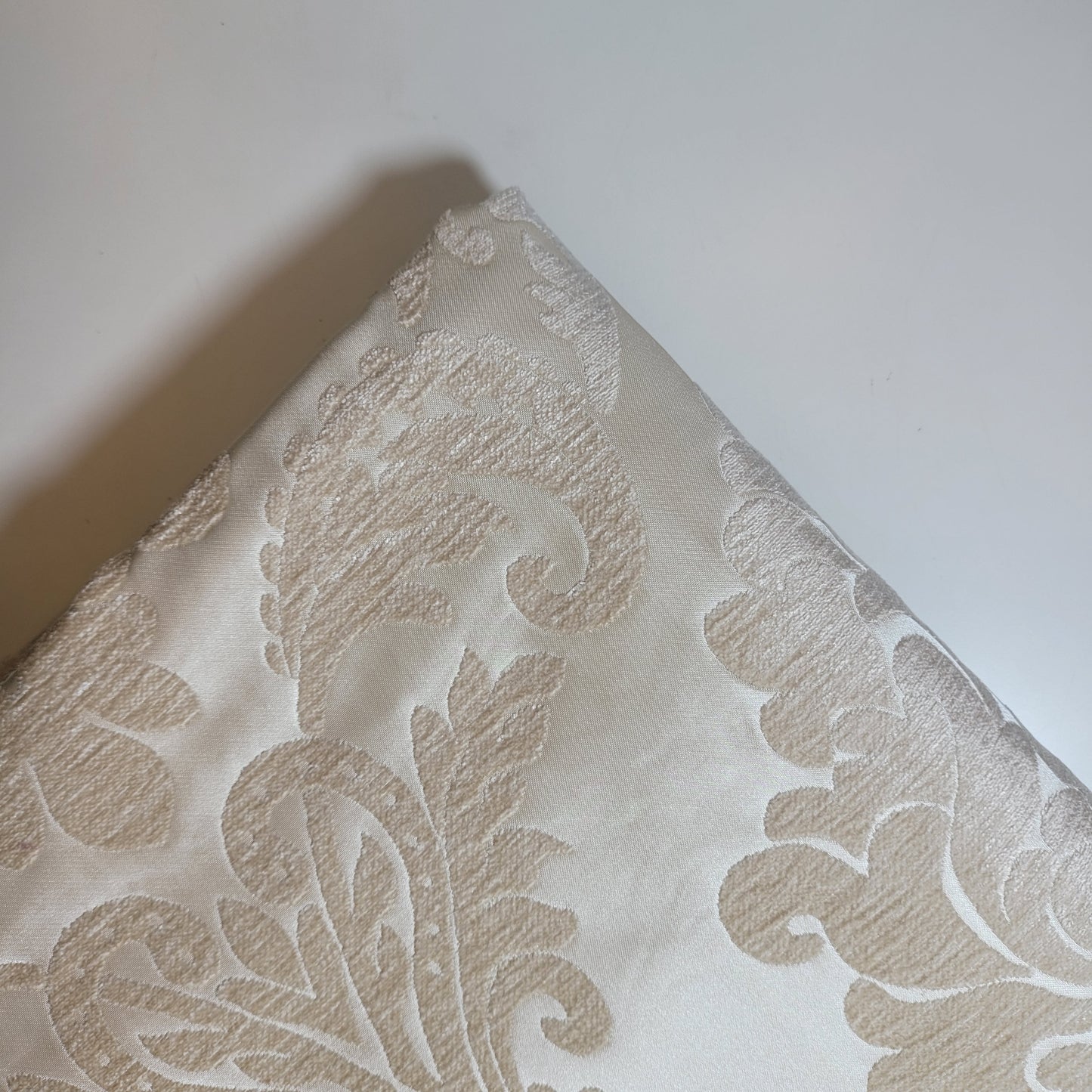 Ex-Designer Stock Upholstery Fabrics – 58" Wide Premium Chenille, Velvet, Linen & Tweed for Soft Furnishing & Crafts