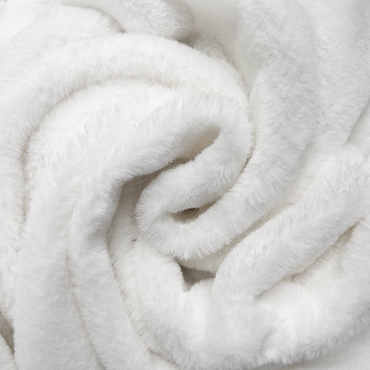 Luxury Plush Fur Fabric | Super Soft Faux Fur 59" (150cm) Wide 375gsm – Sold by the Meter
