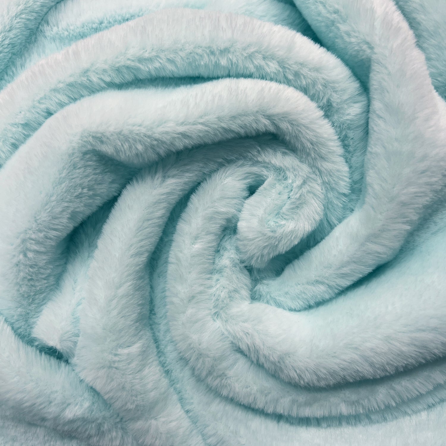 Luxury Plush Fur Fabric | Super Soft Faux Fur 59