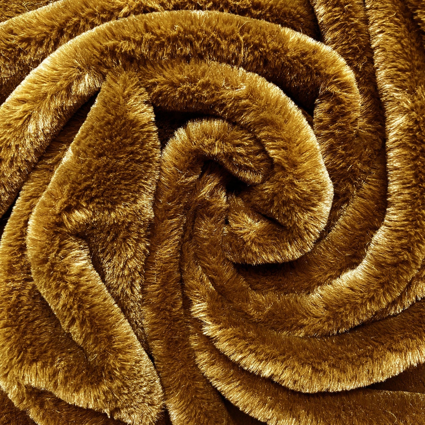 Luxury Plush Fur Fabric | Super Soft Faux Fur 59" (150cm) Wide 375gsm – Sold by the Meter