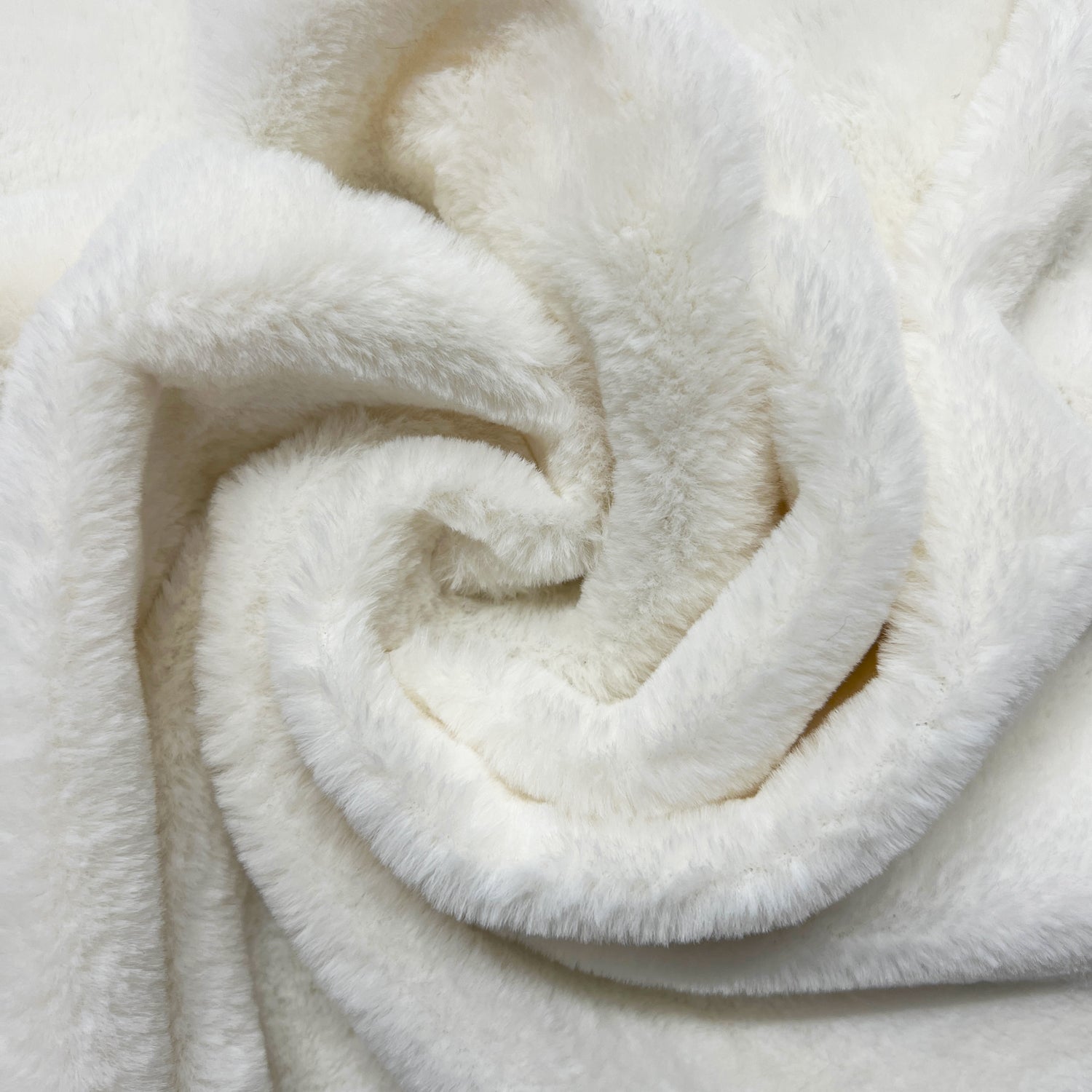 Luxury Plush Fur Fabric | Super Soft Faux Fur 59