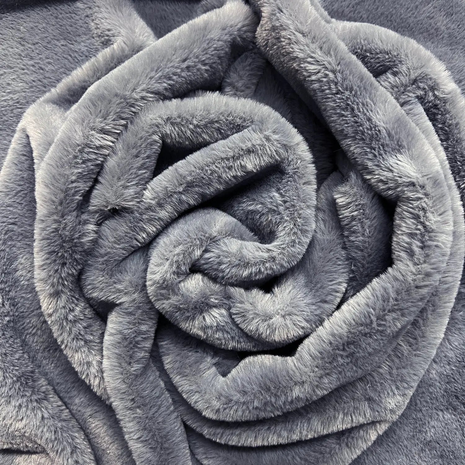 Luxury Plush Fur Fabric – Super Soft Faux Fur 59" (150cm) Wide 375gsm | 40 Metre Roll