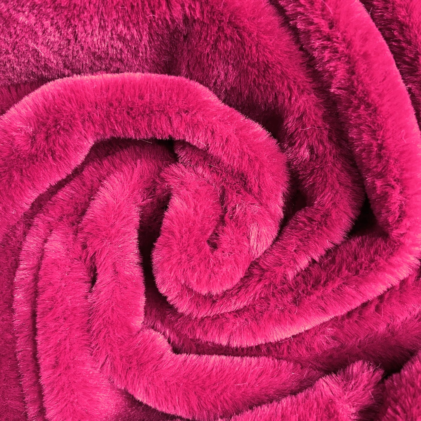 Luxury Plush Fur Fabric | Super Soft Faux Fur 59" (150cm) Wide 375gsm – Sold by the Meter