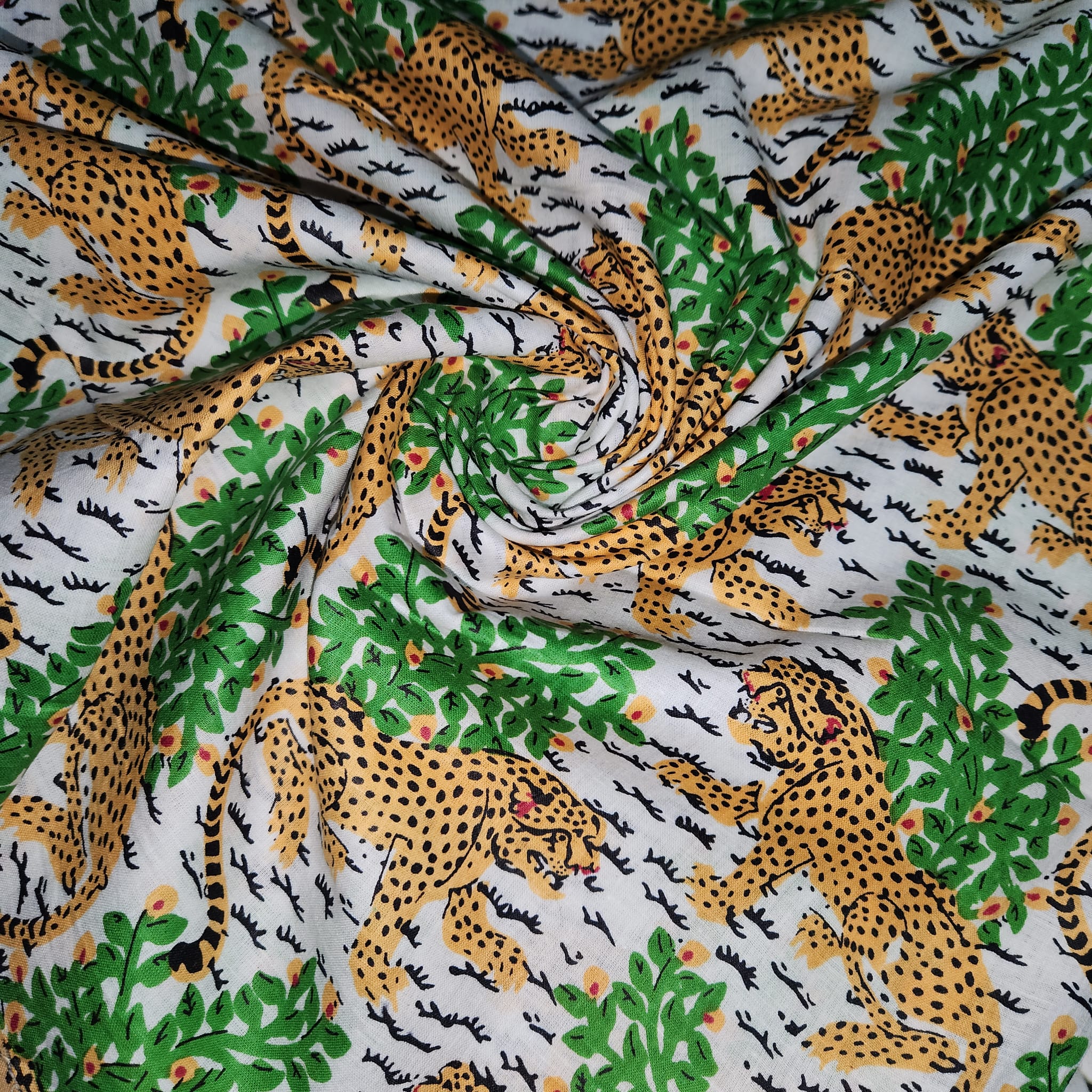 100 % Cotton Jungle Cats Leopards Tropical Jungle Material Dress Craft Quilting Fabric 44