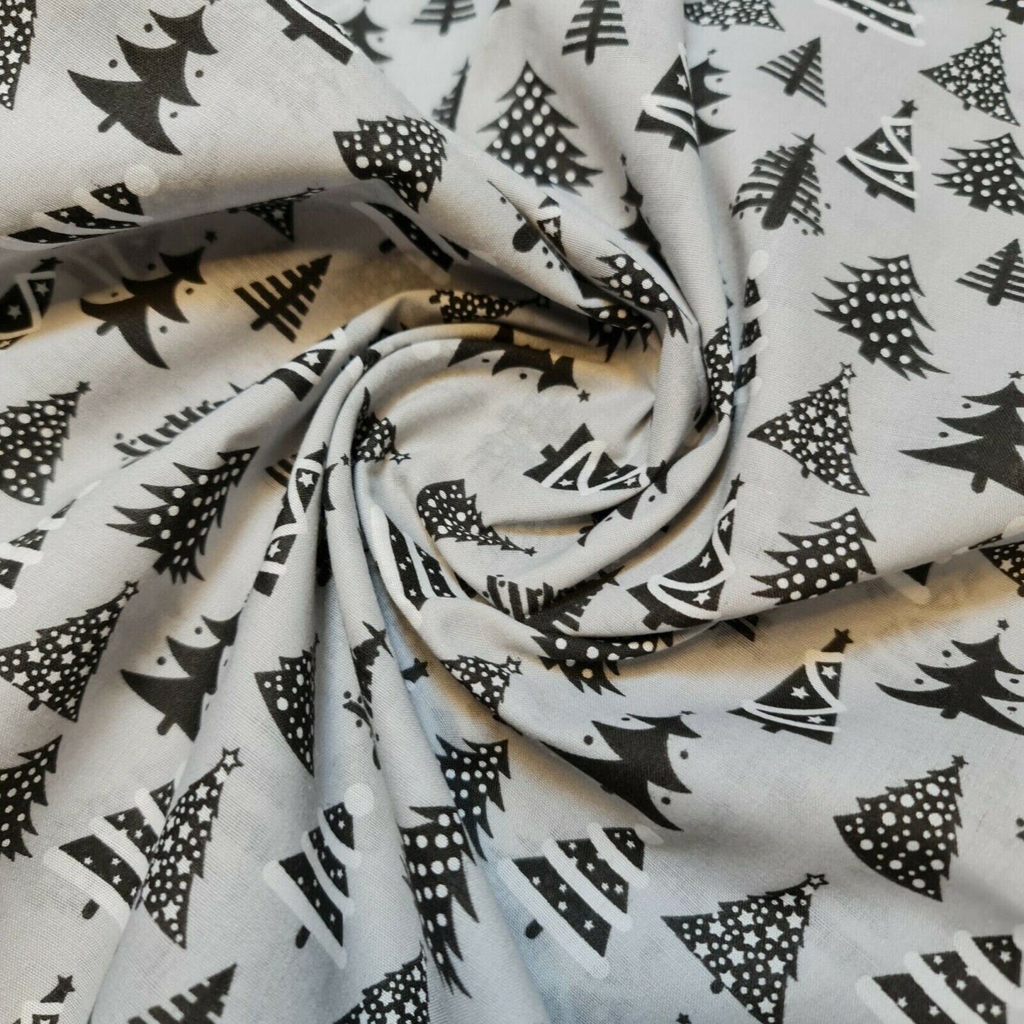 Christmas Festive Polycotton Print Fabric – 44" Wide Craft & Dressmaking Material by the Metre