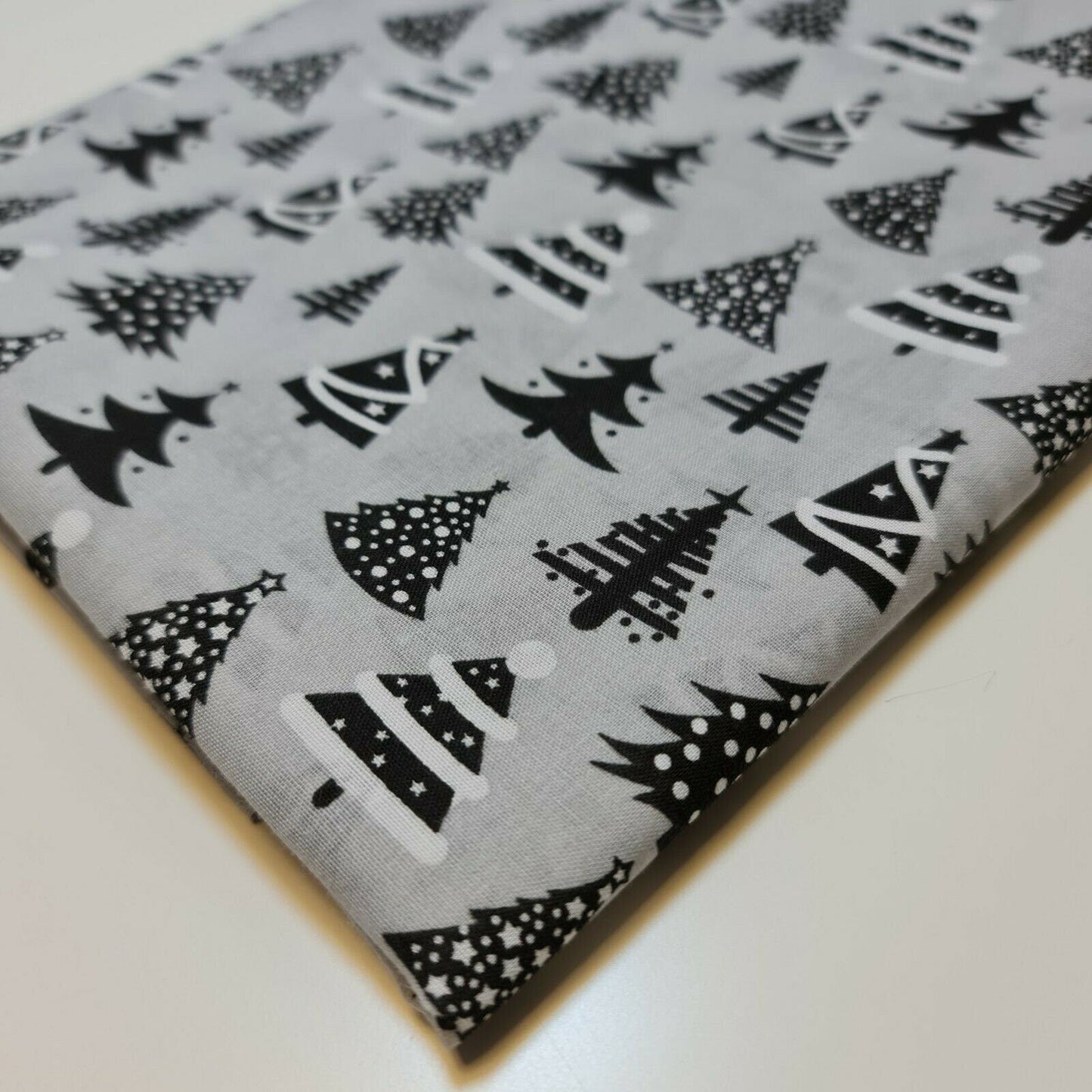 Christmas Festive Polycotton Print Fabric – 44" Wide Craft & Dressmaking Material by the Metre