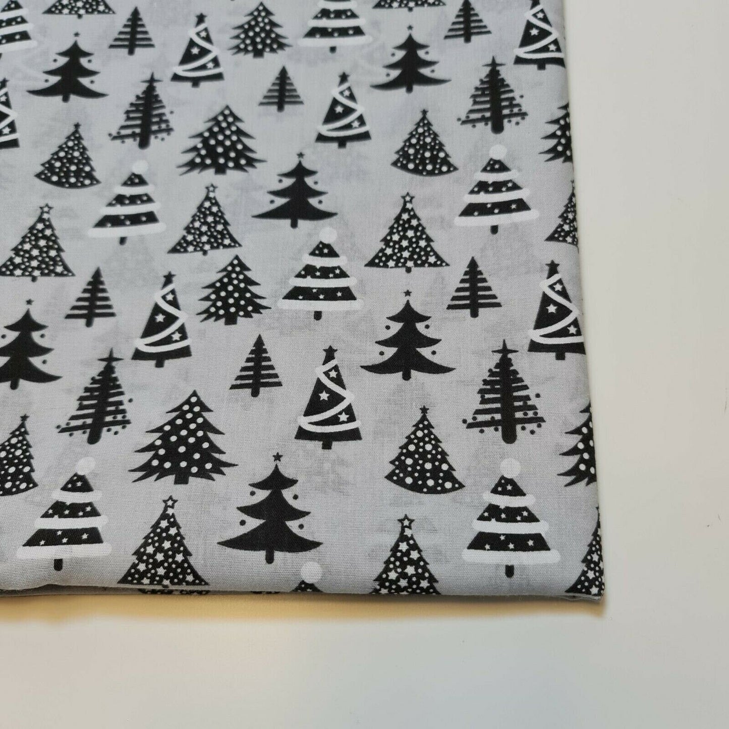Christmas Festive Polycotton Print Fabric – 44" Wide Craft & Dressmaking Material by the Metre