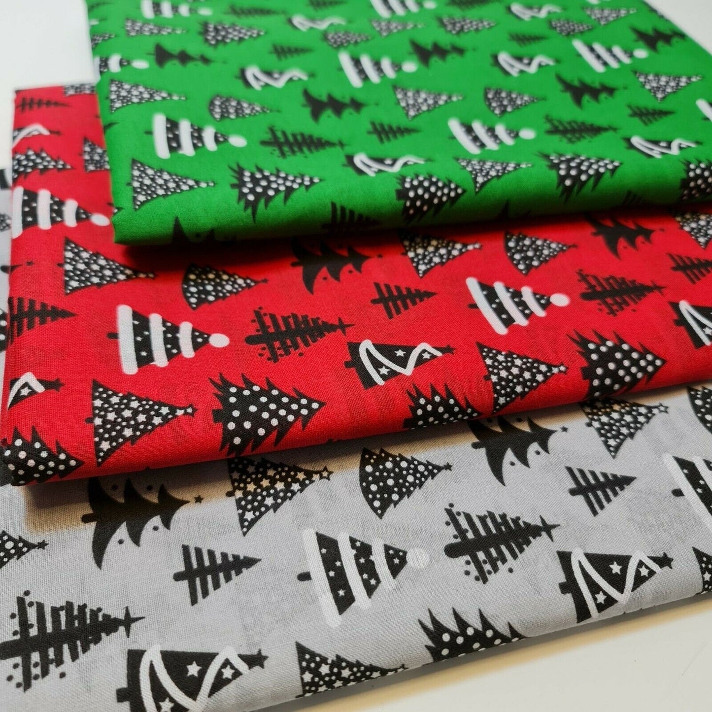 Christmas Festive Polycotton Print Fabric – 44" Wide Craft & Dressmaking Material by the Metre