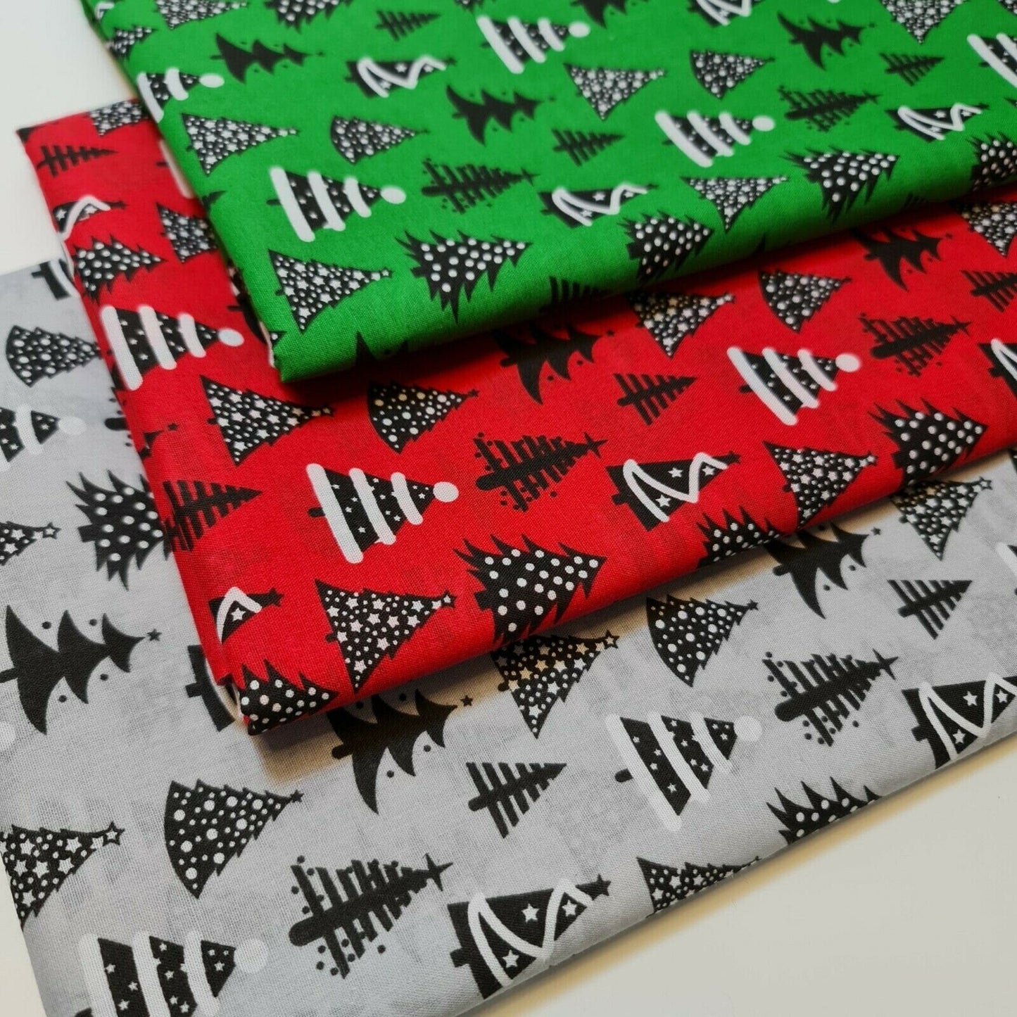 Christmas Festive Polycotton Print Fabric – 44" Wide Craft & Dressmaking Material by the Metre