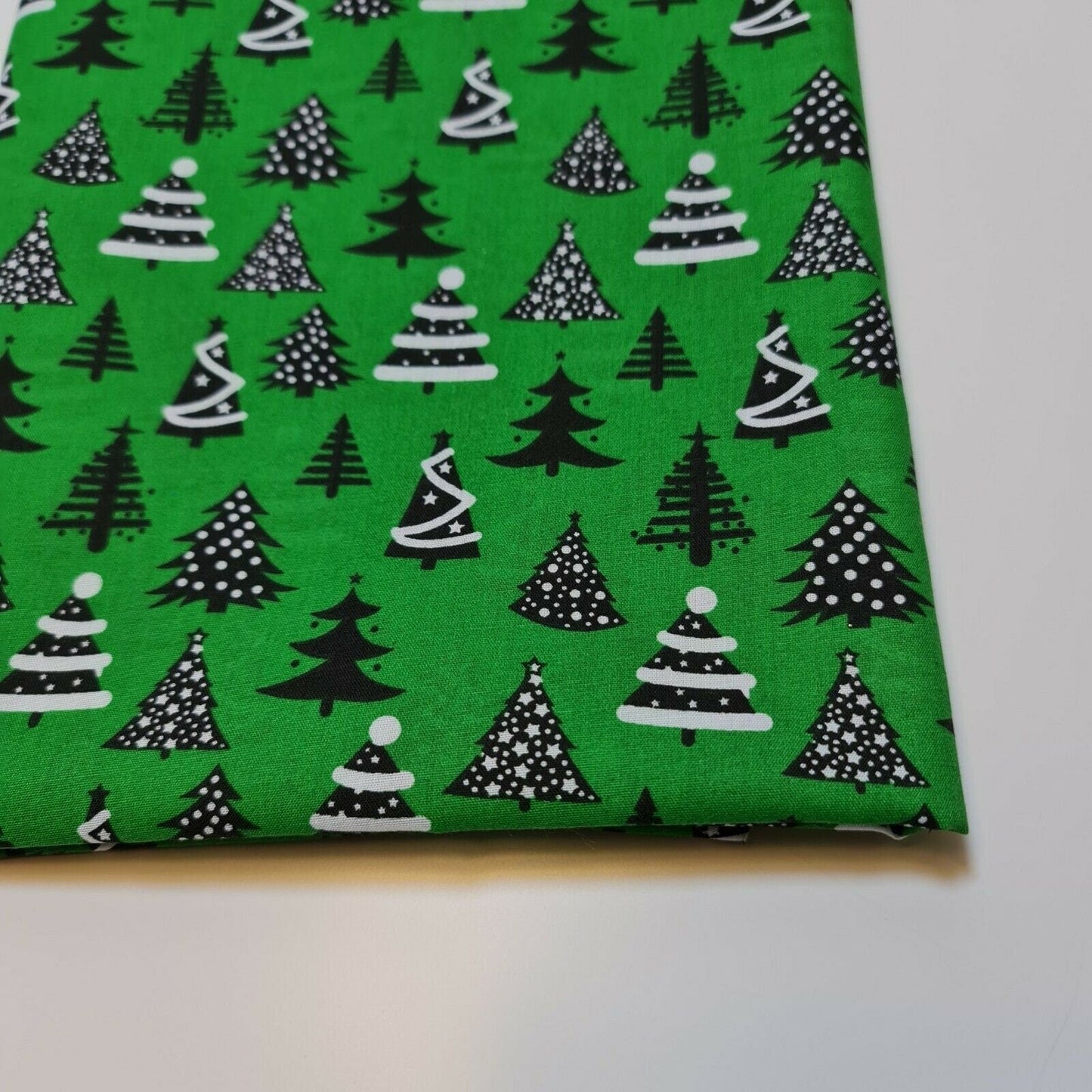 Christmas Festive Polycotton Print Fabric – 44" Wide Craft & Dressmaking Material by the Metre
