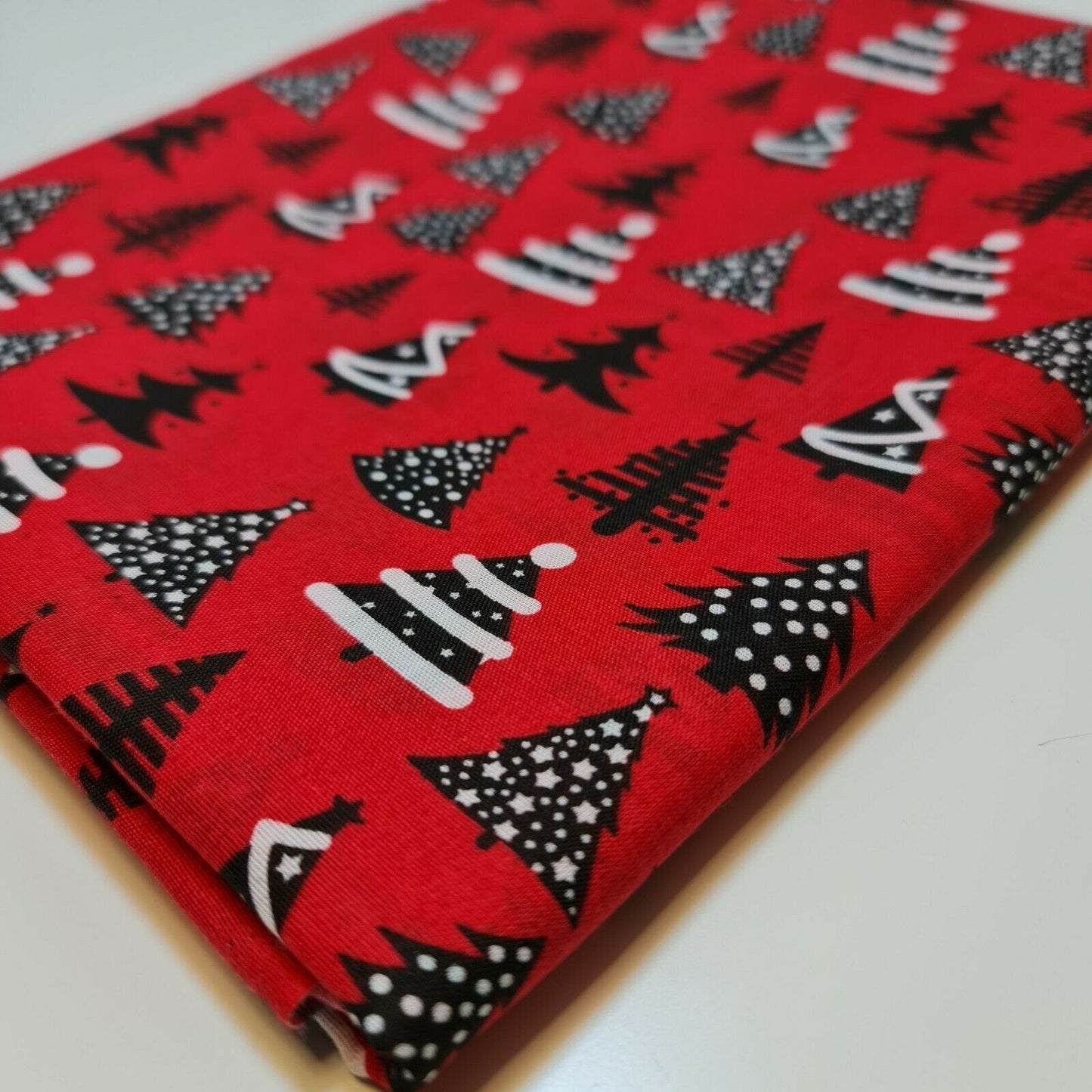 Christmas Festive Polycotton Print Fabric – 44" Wide Craft & Dressmaking Material by the Metre