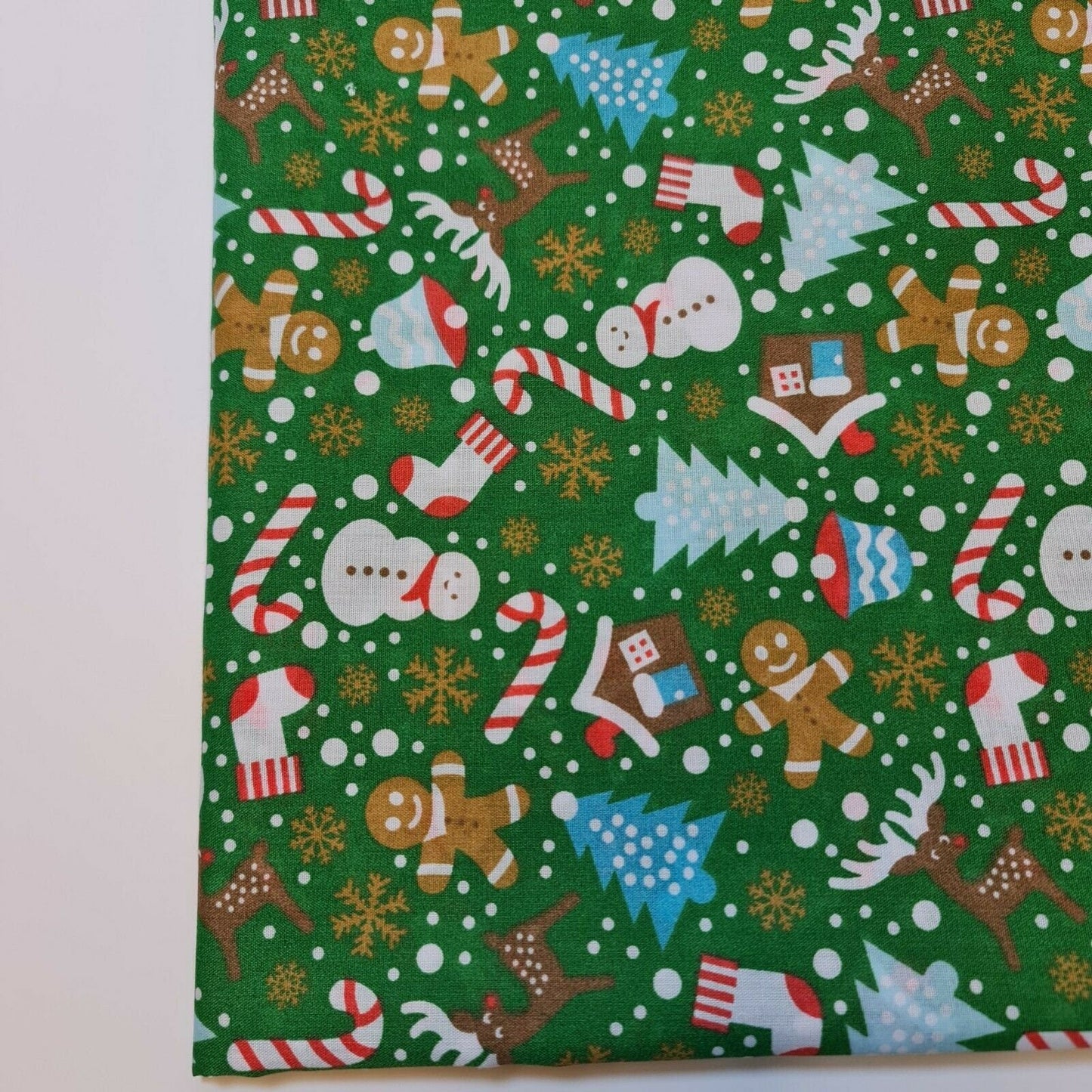 Christmas Festive Polycotton Print Fabric – 44" Wide Craft & Dressmaking Material by the Metre