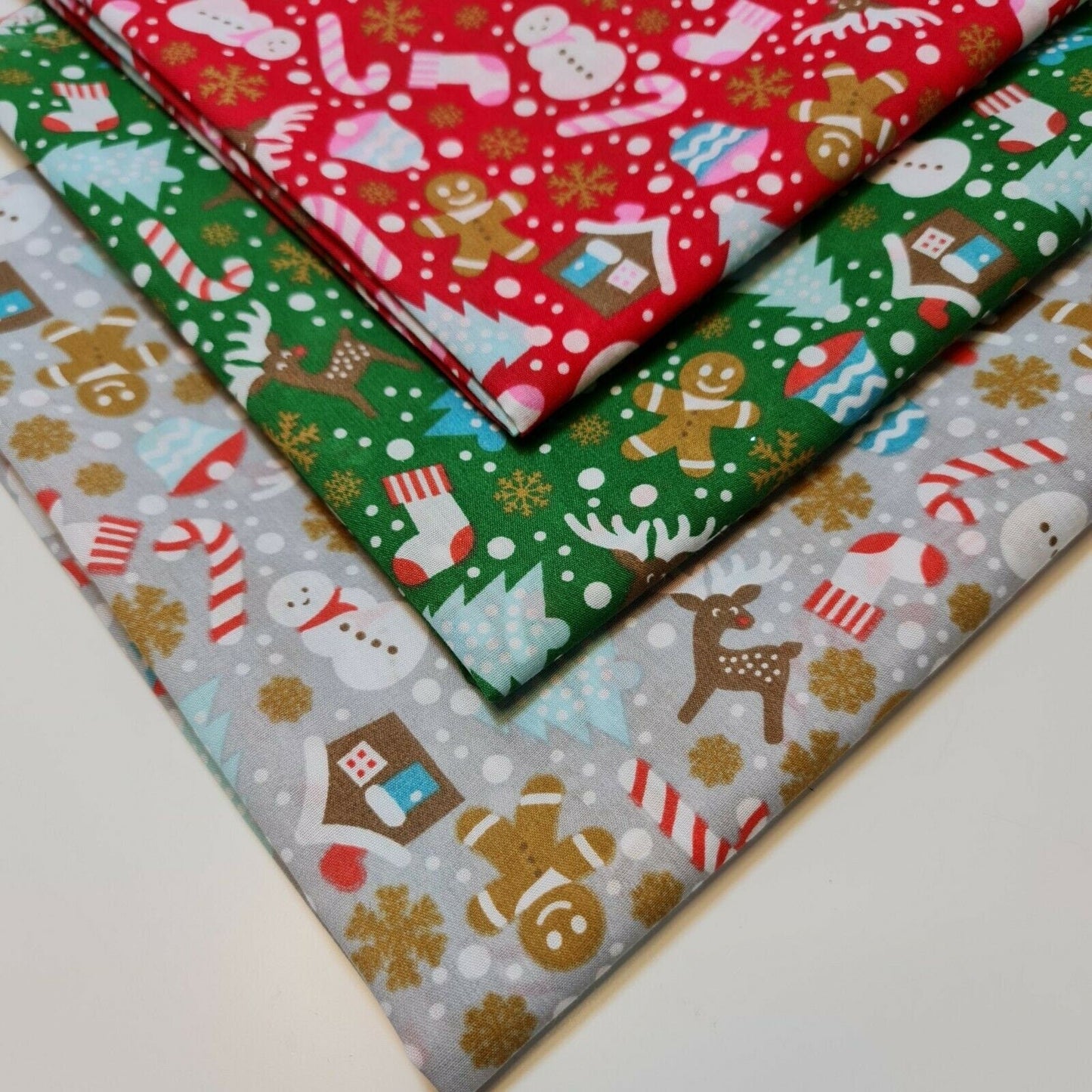 Christmas Festive Polycotton Print Fabric – 44" Wide Craft & Dressmaking Material by the Metre