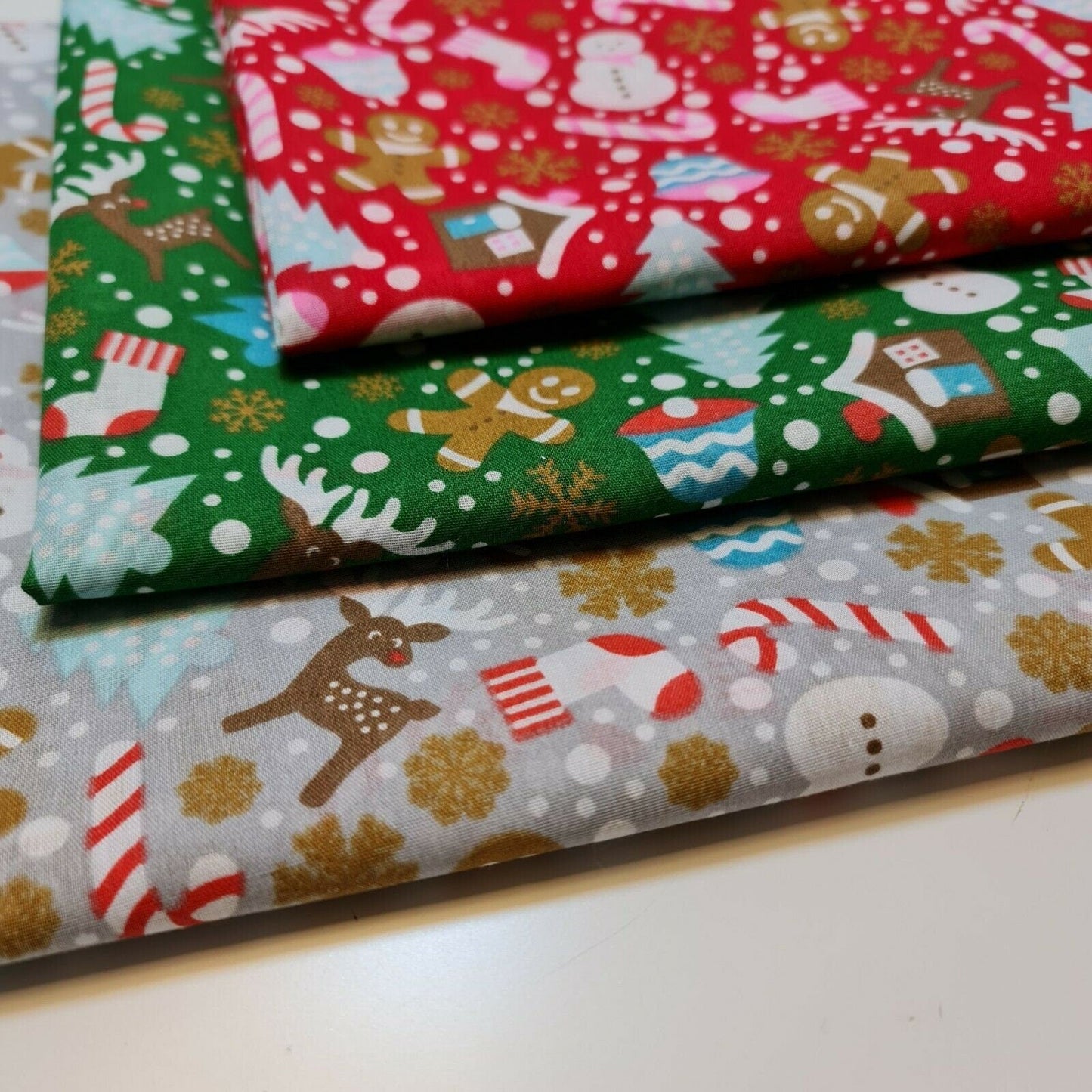 Christmas Festive Polycotton Print Fabric – 44" Wide Craft & Dressmaking Material by the Metre