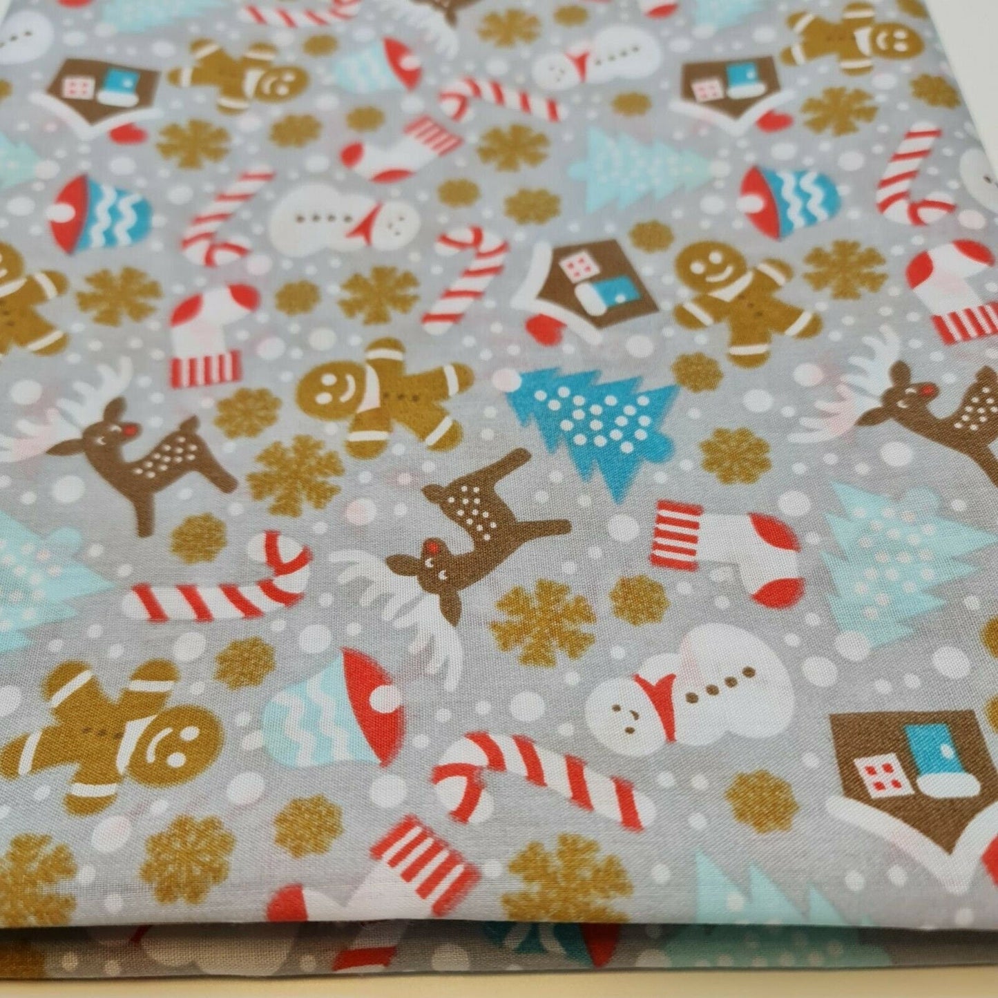 Christmas Festive Polycotton Print Fabric – 44" Wide Craft & Dressmaking Material by the Metre