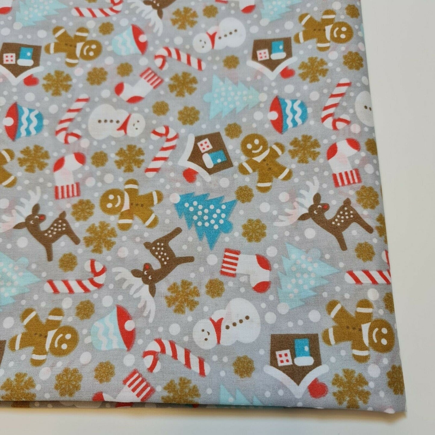Christmas Festive Polycotton Print Fabric – 44" Wide Craft & Dressmaking Material by the Metre