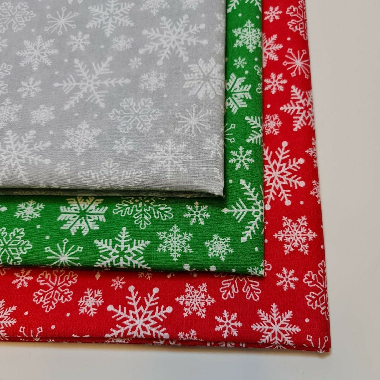 Christmas Festive Polycotton Print Fabric – 44" Wide Craft & Dressmaking Material by the Metre
