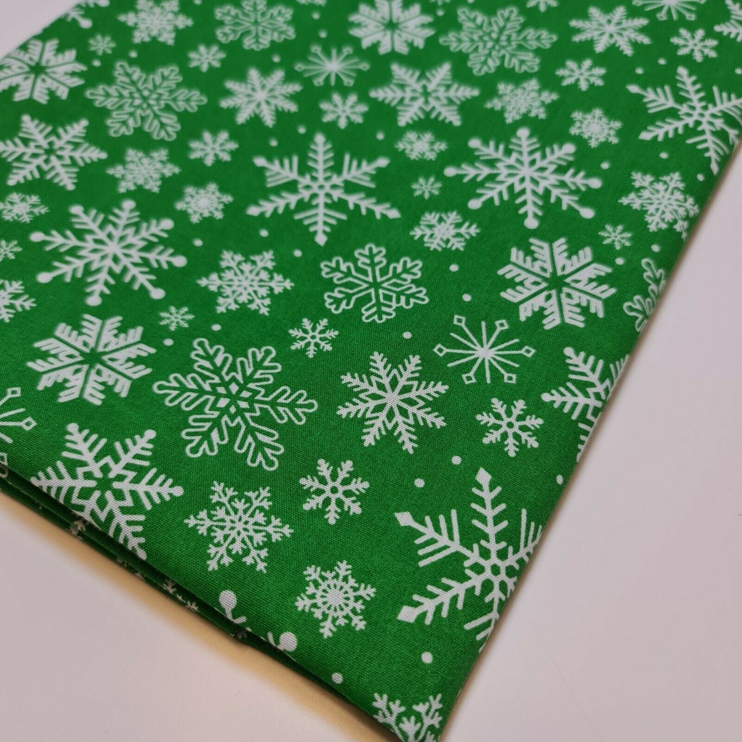 Christmas Festive Polycotton Print Fabric – 44" Wide Craft & Dressmaking Material by the Metre