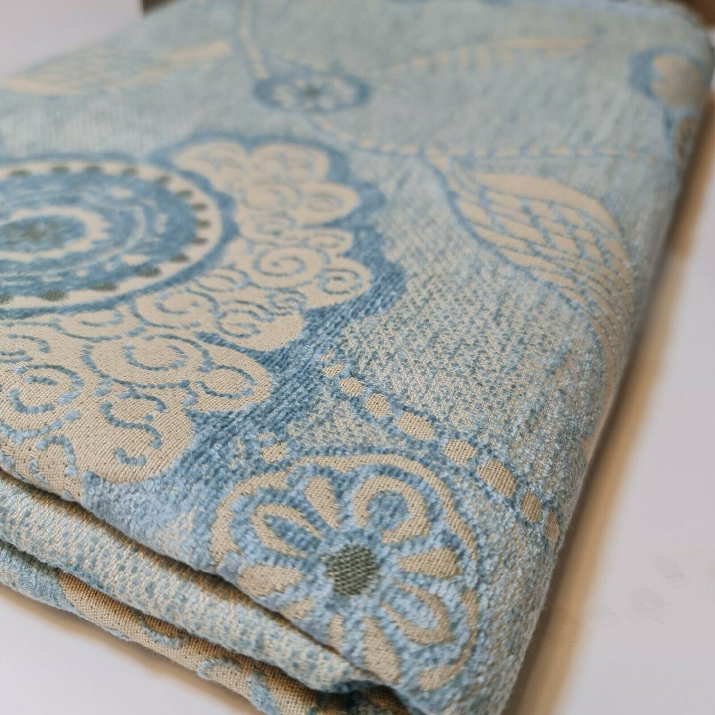 Vintage Village Chenille Deco Jacquard Cushion Curtain/Upholstery Fabric 140cm