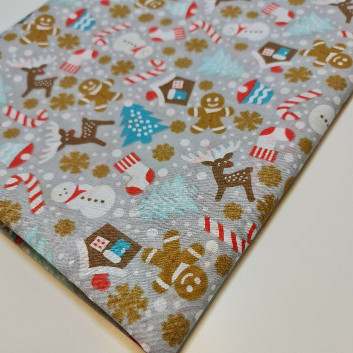 Christmas Festive Polycotton Print Fabric – 44" Wide Craft & Dressmaking Material by the Metre