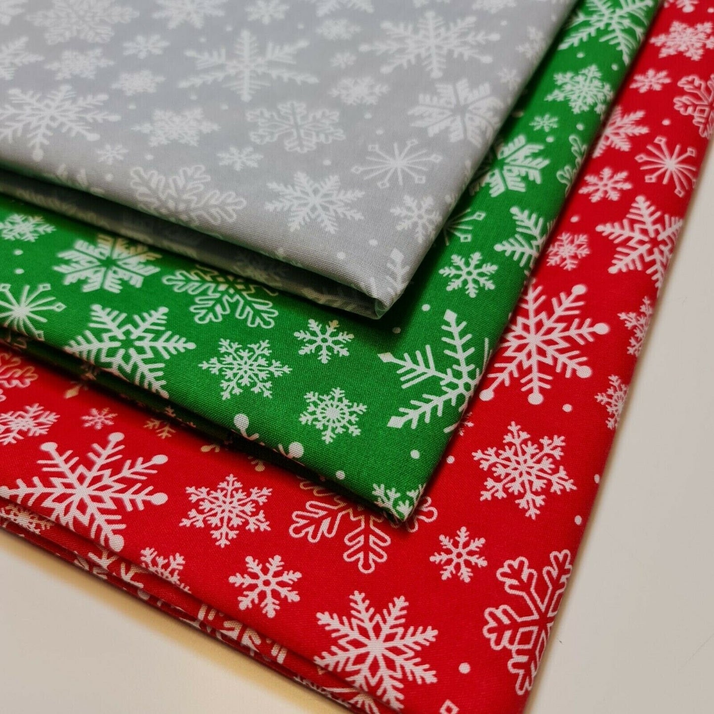 Christmas Festive Polycotton Print Fabric – 44" Wide Craft & Dressmaking Material by the Metre