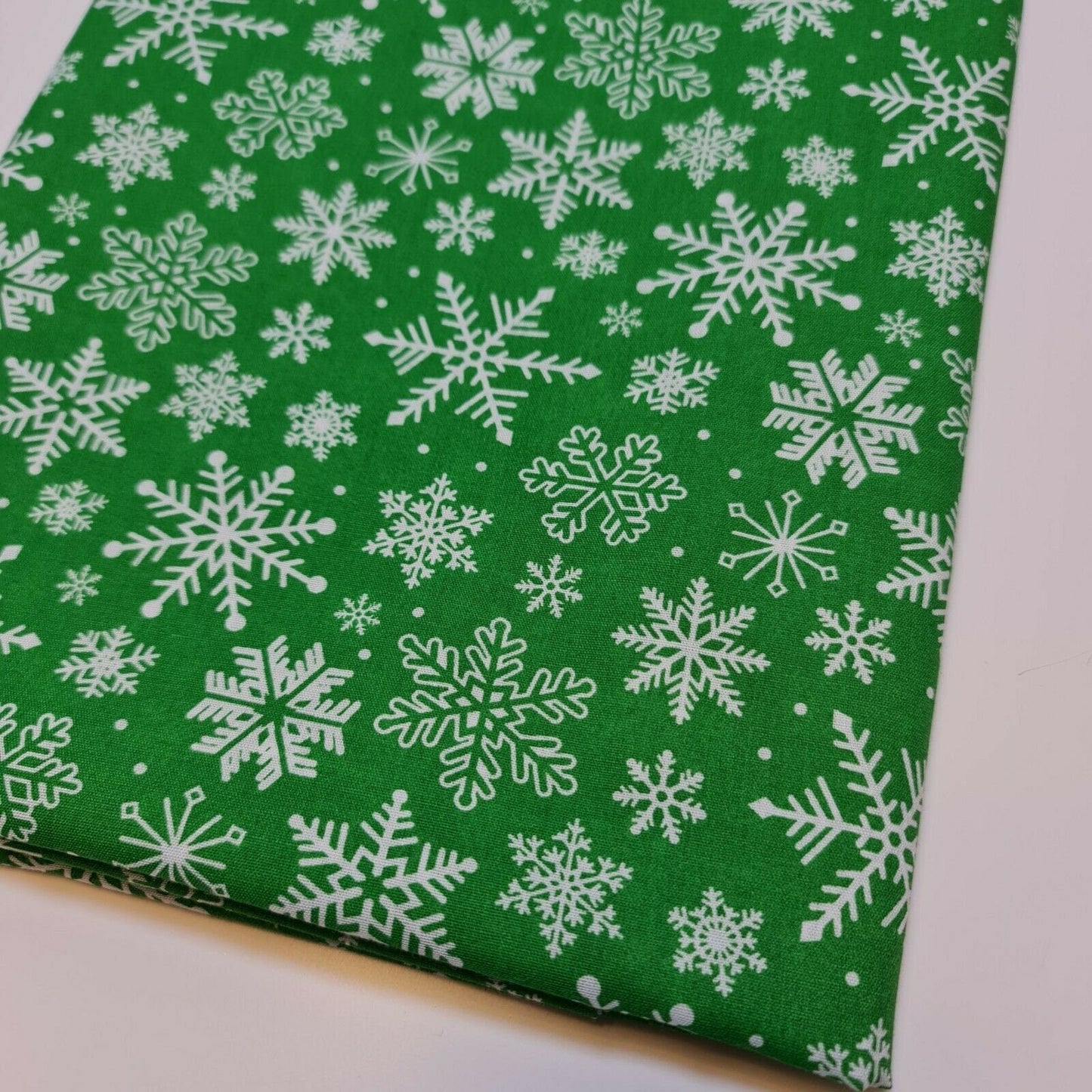 Christmas Festive Polycotton Print Fabric – 44" Wide Craft & Dressmaking Material by the Metre