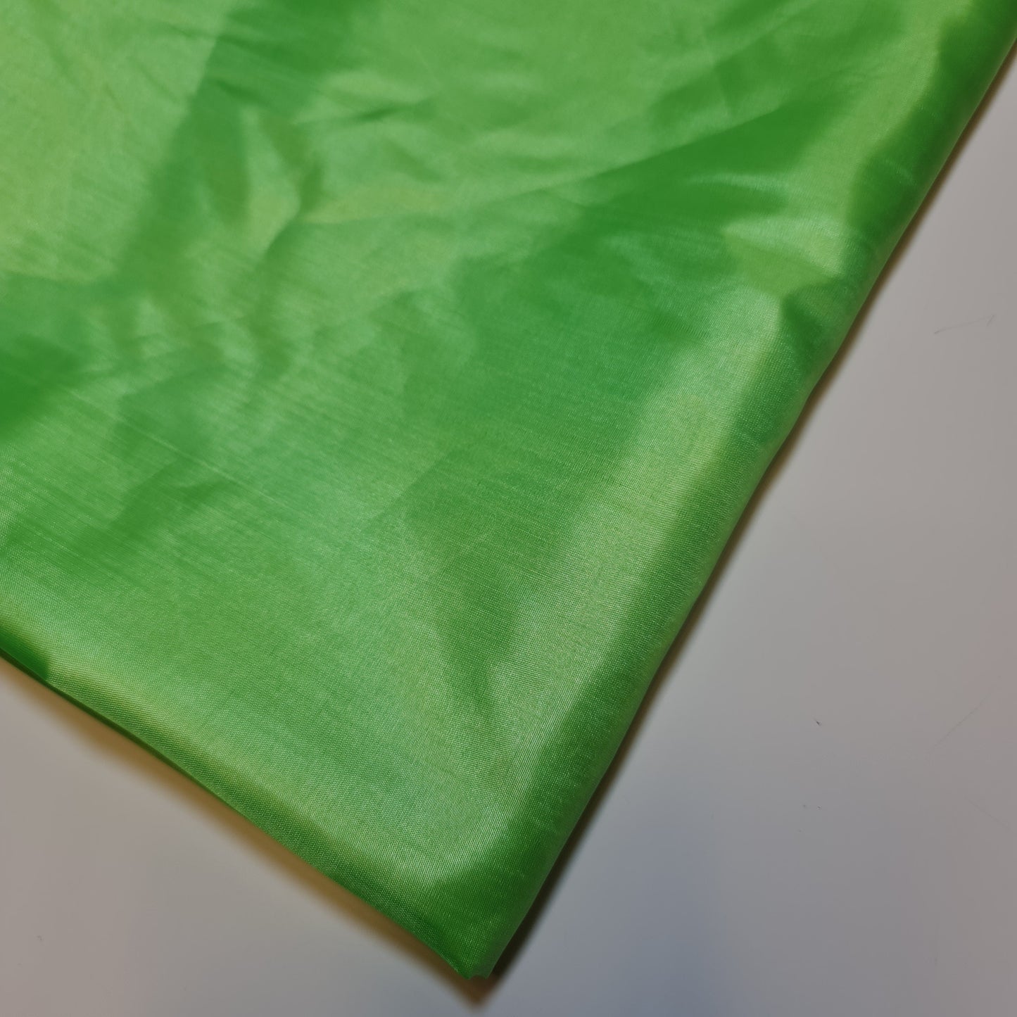 Habotai Lightweight Satin Fabric – 58" Wide Anti-Static Lining for Dresses, Skirts, Jackets & Décor by the Metre