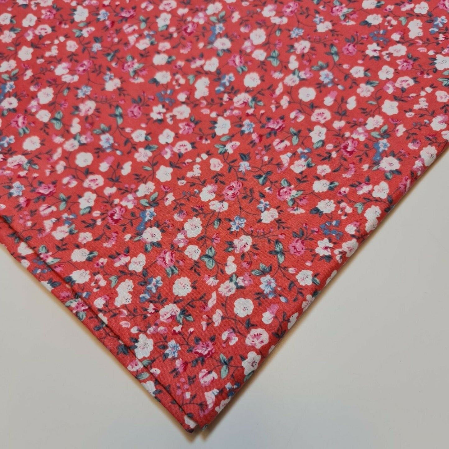 100% Cotton Poplin Ditsy Floral Fabric – 58" Wide Soft Dressmaking, Quilting & Craft Material by the Metre