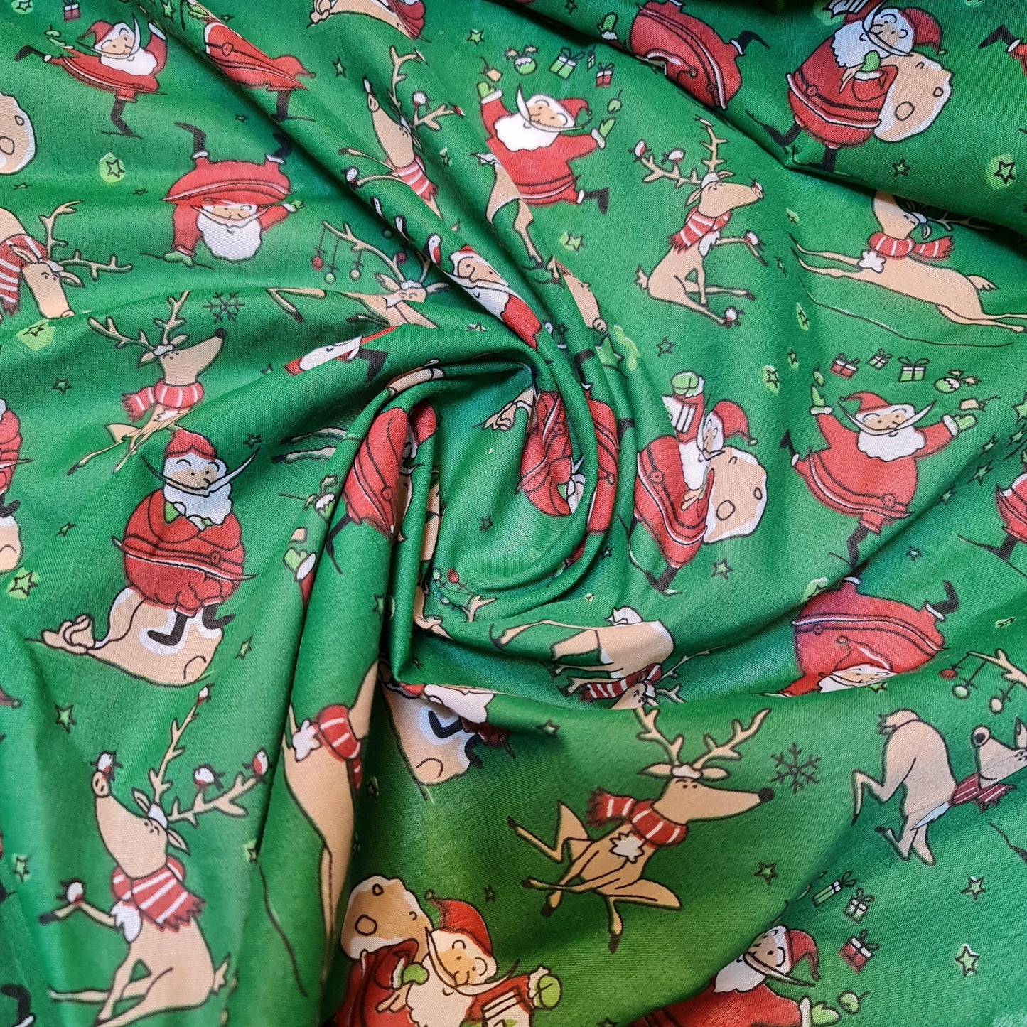 Christmas Festive Polycotton Print Fabric – 44" Wide Craft & Dressmaking Material by the Metre