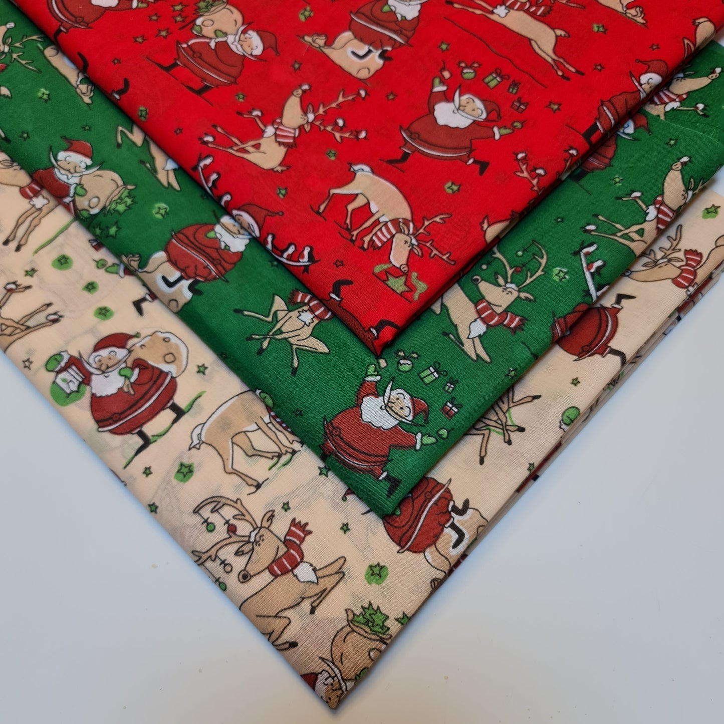 Christmas Festive Polycotton Print Fabric – 44" Wide Craft & Dressmaking Material by the Metre