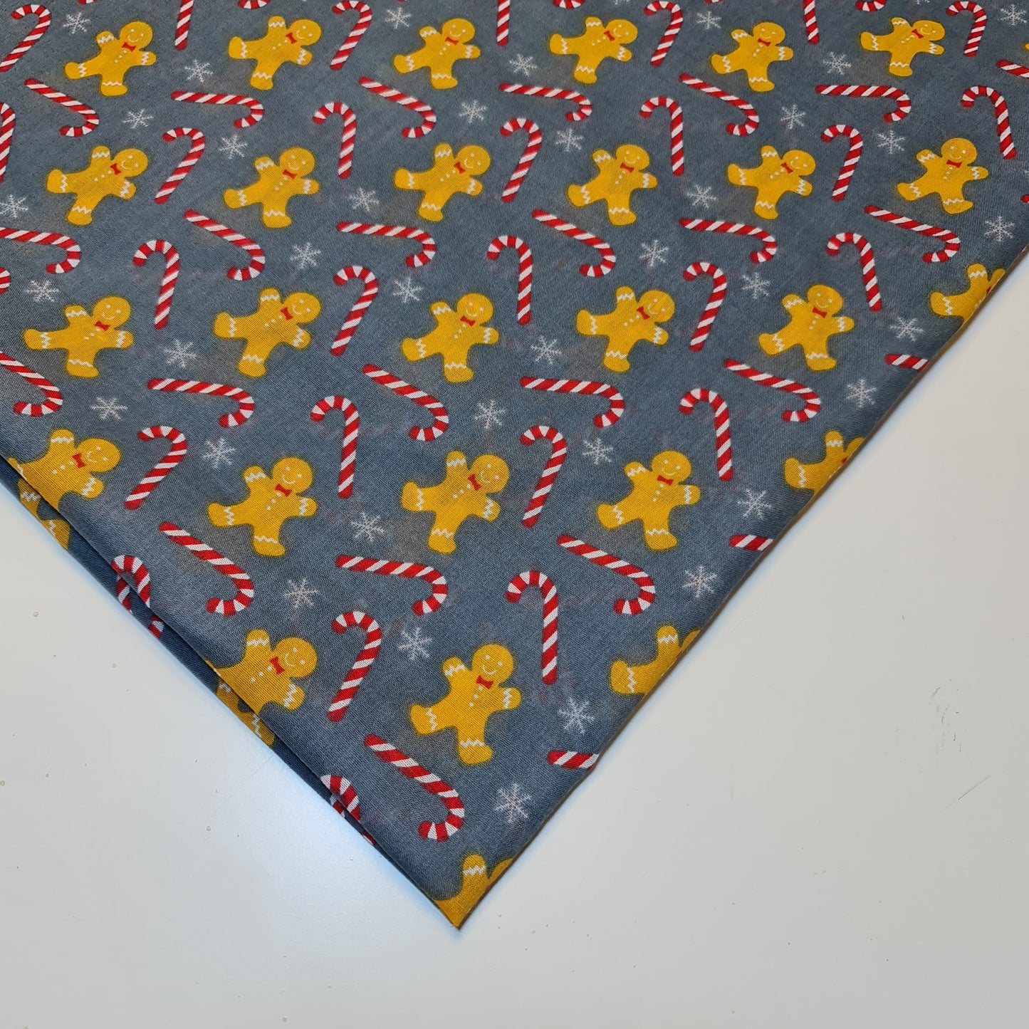 Christmas Festive Polycotton Print Fabric – 44" Wide Craft & Dressmaking Material by the Metre
