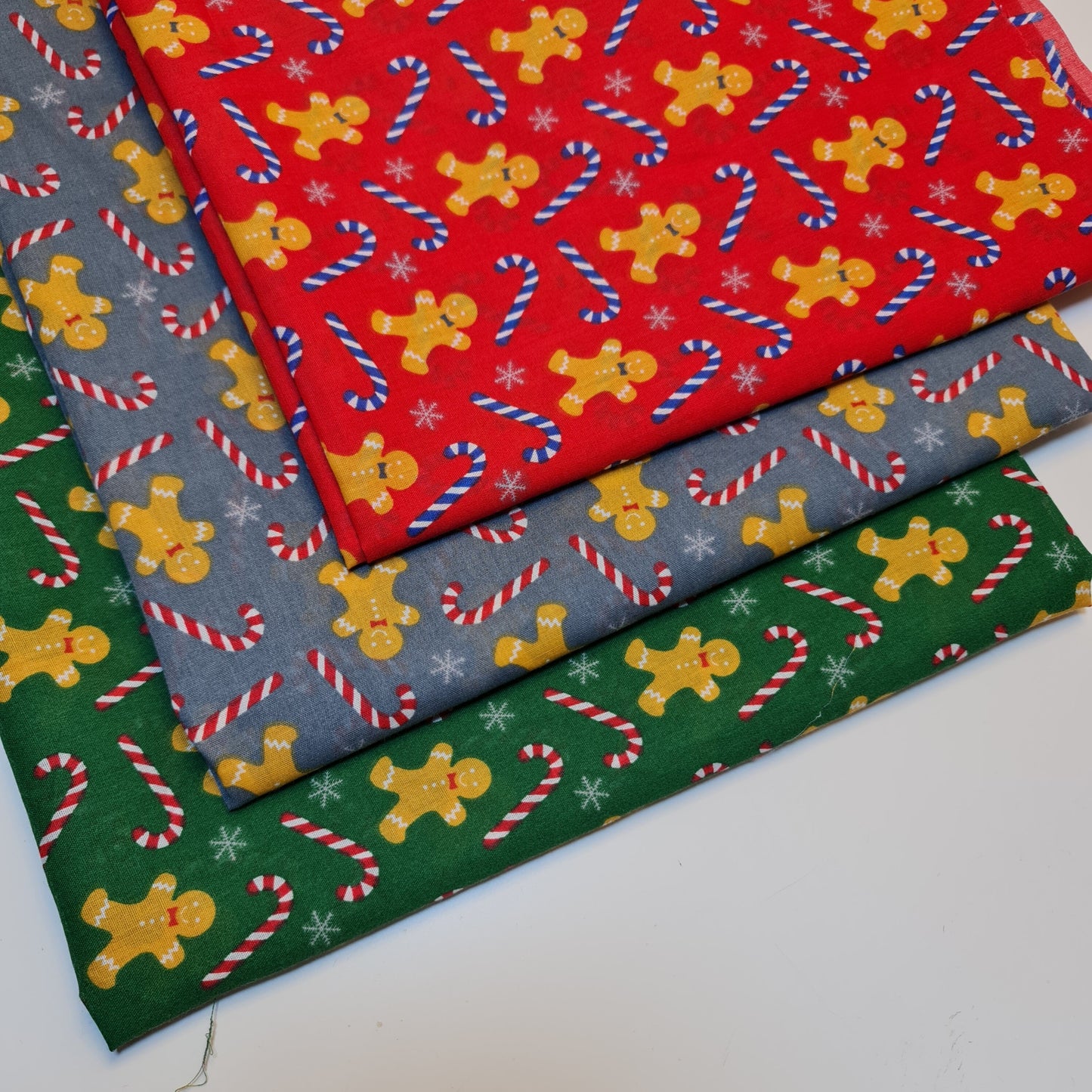 Christmas Festive Polycotton Print Fabric – 44" Wide Craft & Dressmaking Material by the Metre