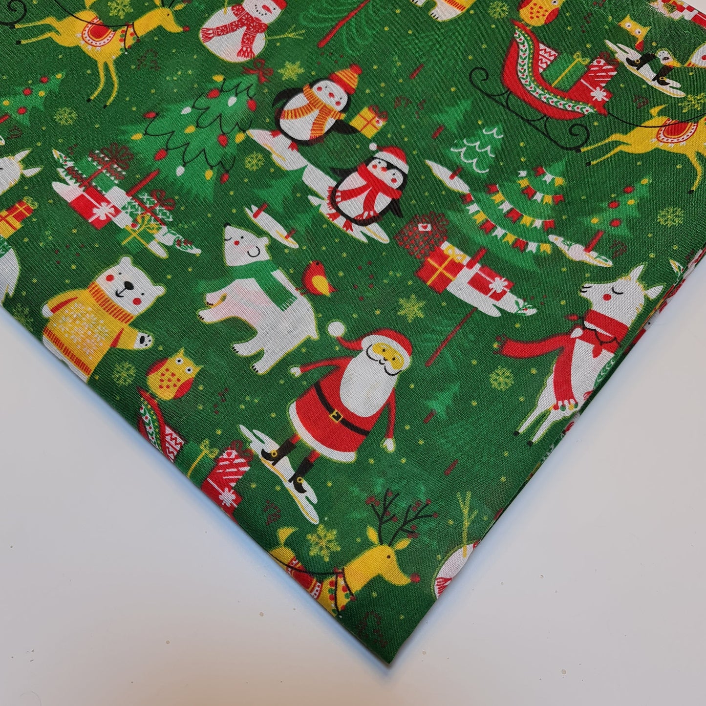 Christmas Festive Polycotton Print Fabric – 44" Wide Craft & Dressmaking Material by the Metre