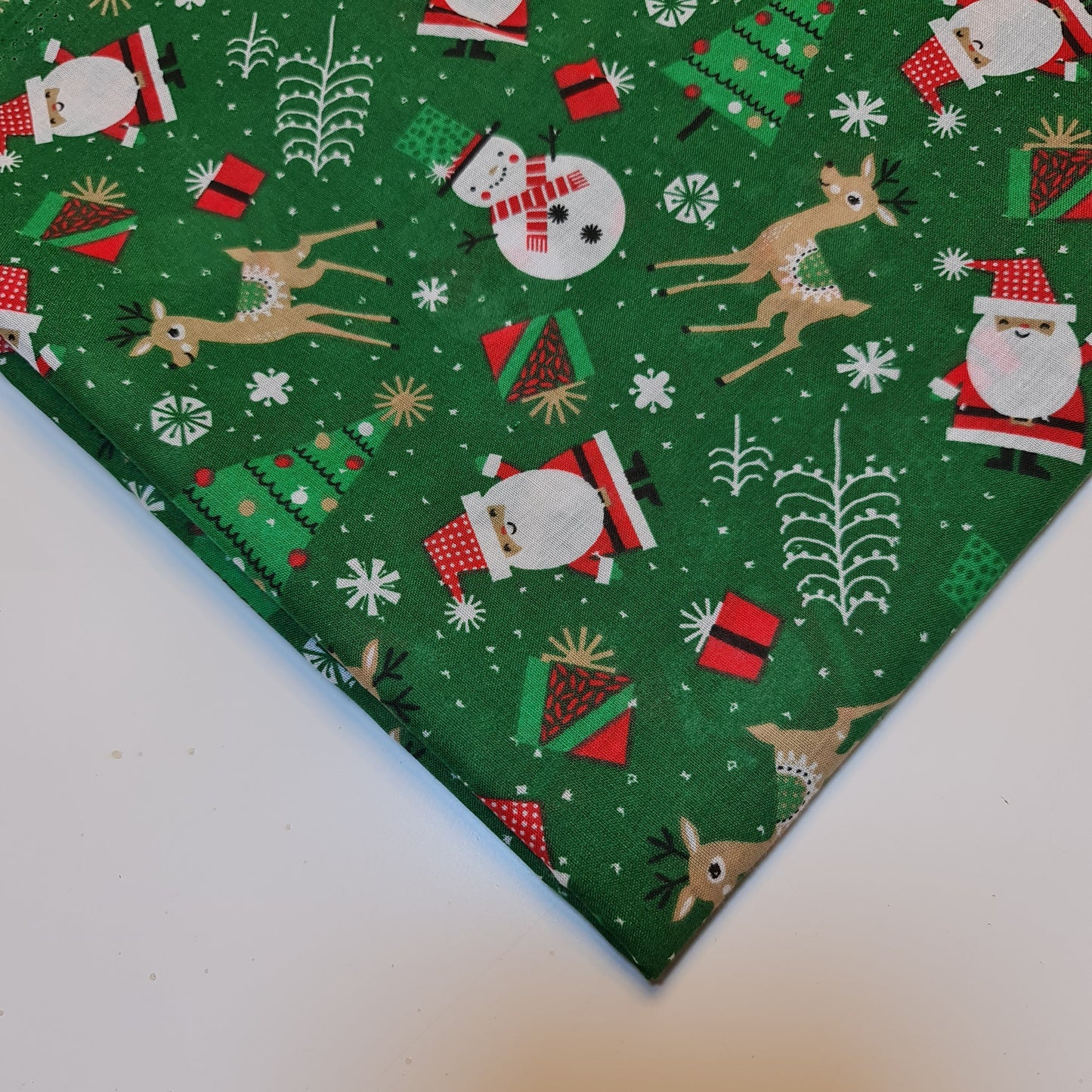 Christmas Festive Polycotton Print Fabric – 44" Wide Craft & Dressmaking Material by the Metre