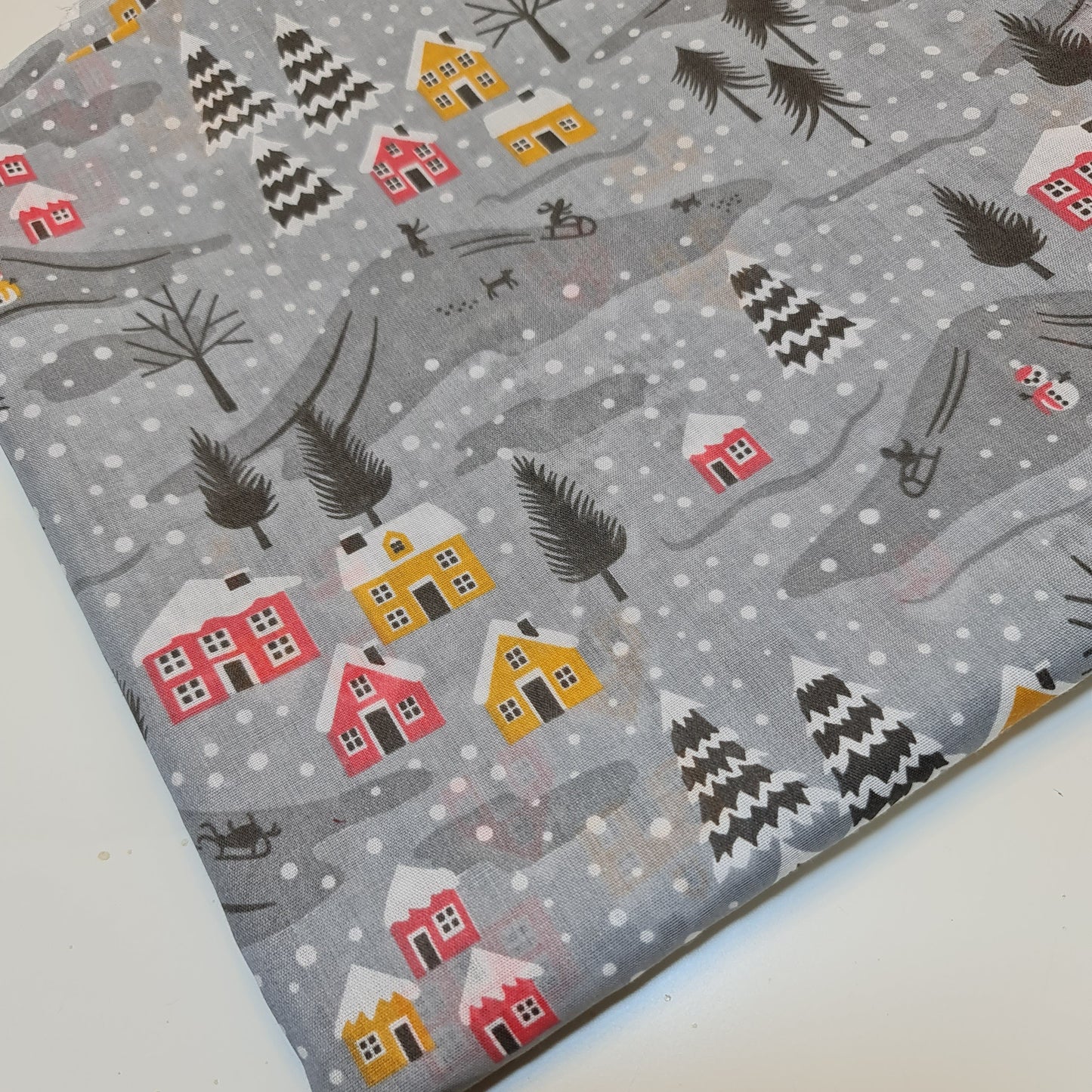 Christmas Festive Polycotton Print Fabric – 44" Wide Craft & Dressmaking Material by the Metre