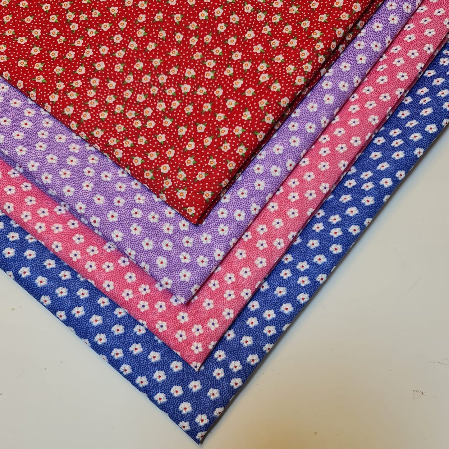 Printed Polycotton Fabric – 44" Wide – Floral, Animal, Nautical, Stars, Stripes, Fruit & Seasonal Craft Material by the Metre