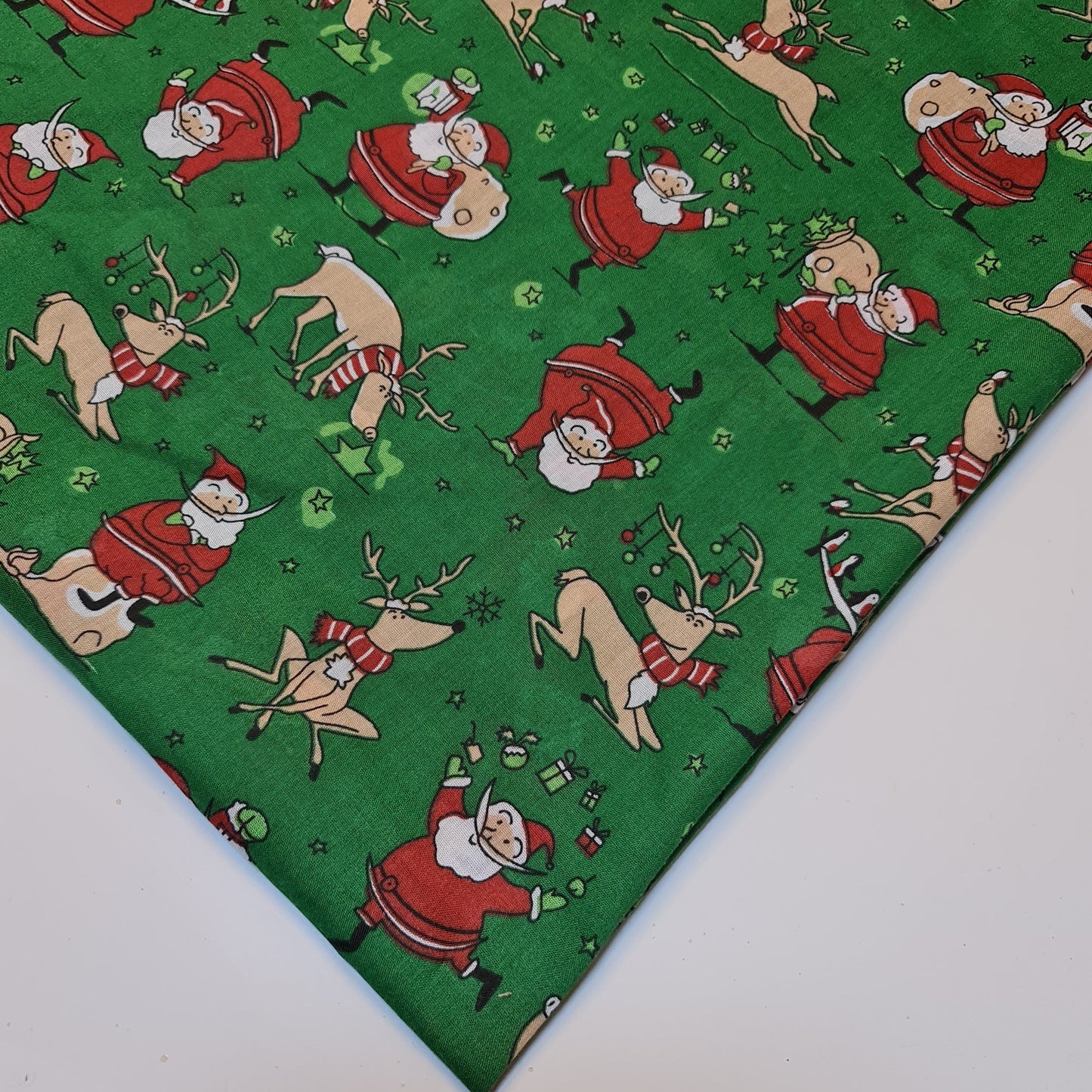 Christmas Festive Polycotton Print Fabric – 44" Wide Craft & Dressmaking Material by the Metre