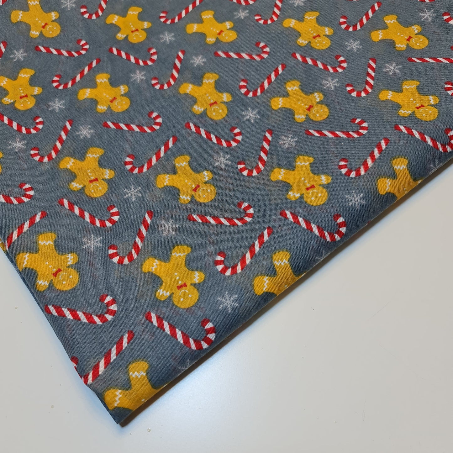 Christmas Festive Polycotton Print Fabric – 44" Wide Craft & Dressmaking Material by the Metre