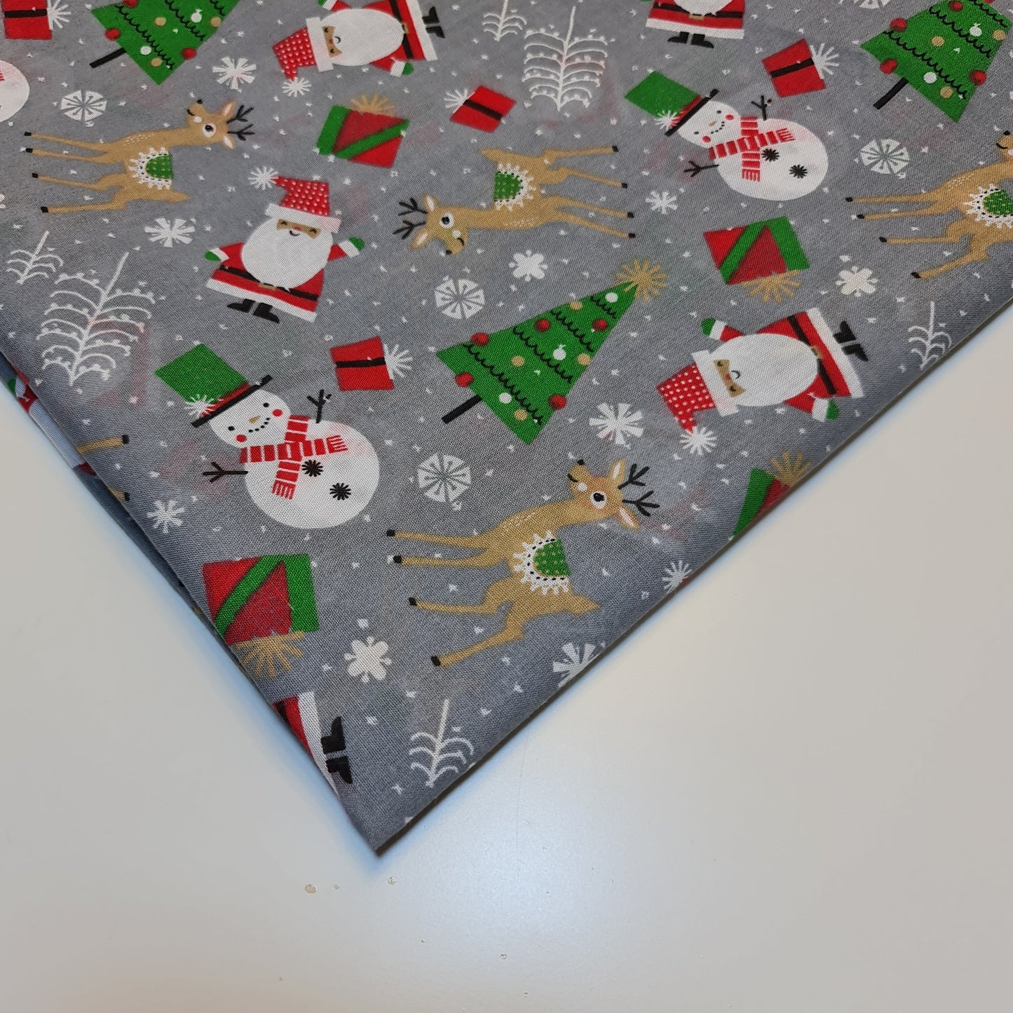 Christmas Festive Polycotton Print Fabric – 44" Wide Craft & Dressmaking Material by the Metre